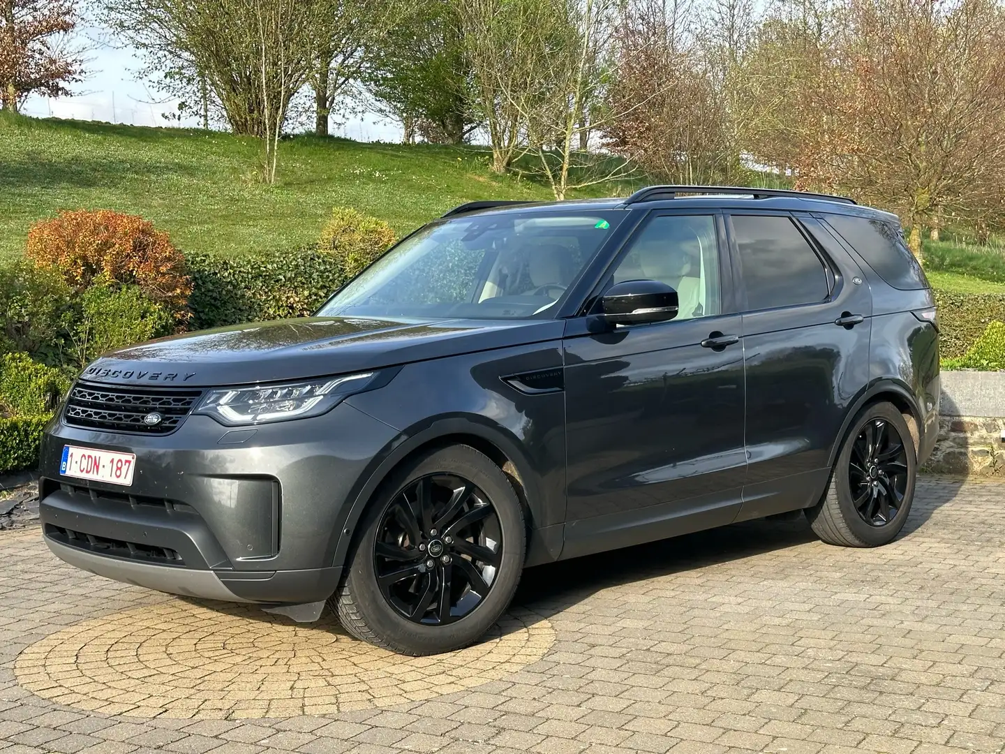 Land Rover Discovery Fekete - 1