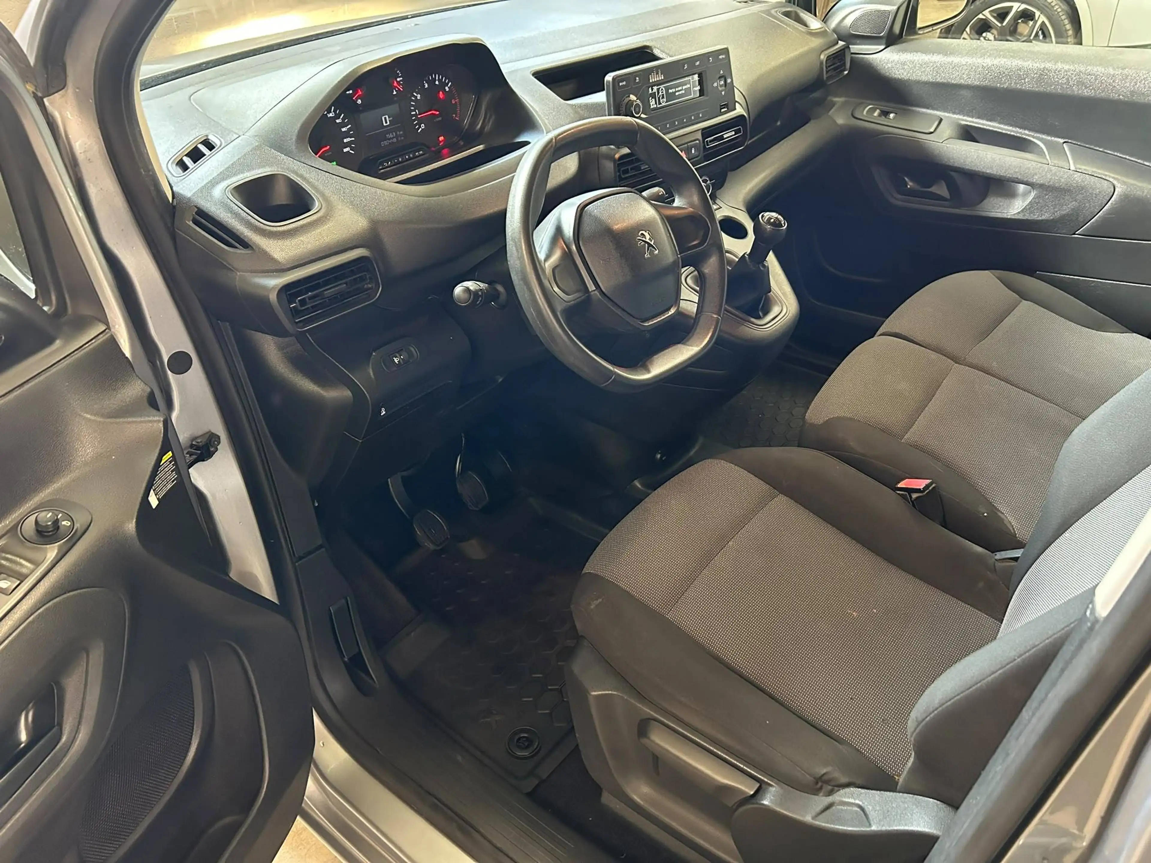 Peugeot Partner 1.5 BlueHDi 102cv Long châssis 3 places Clim — photo 11