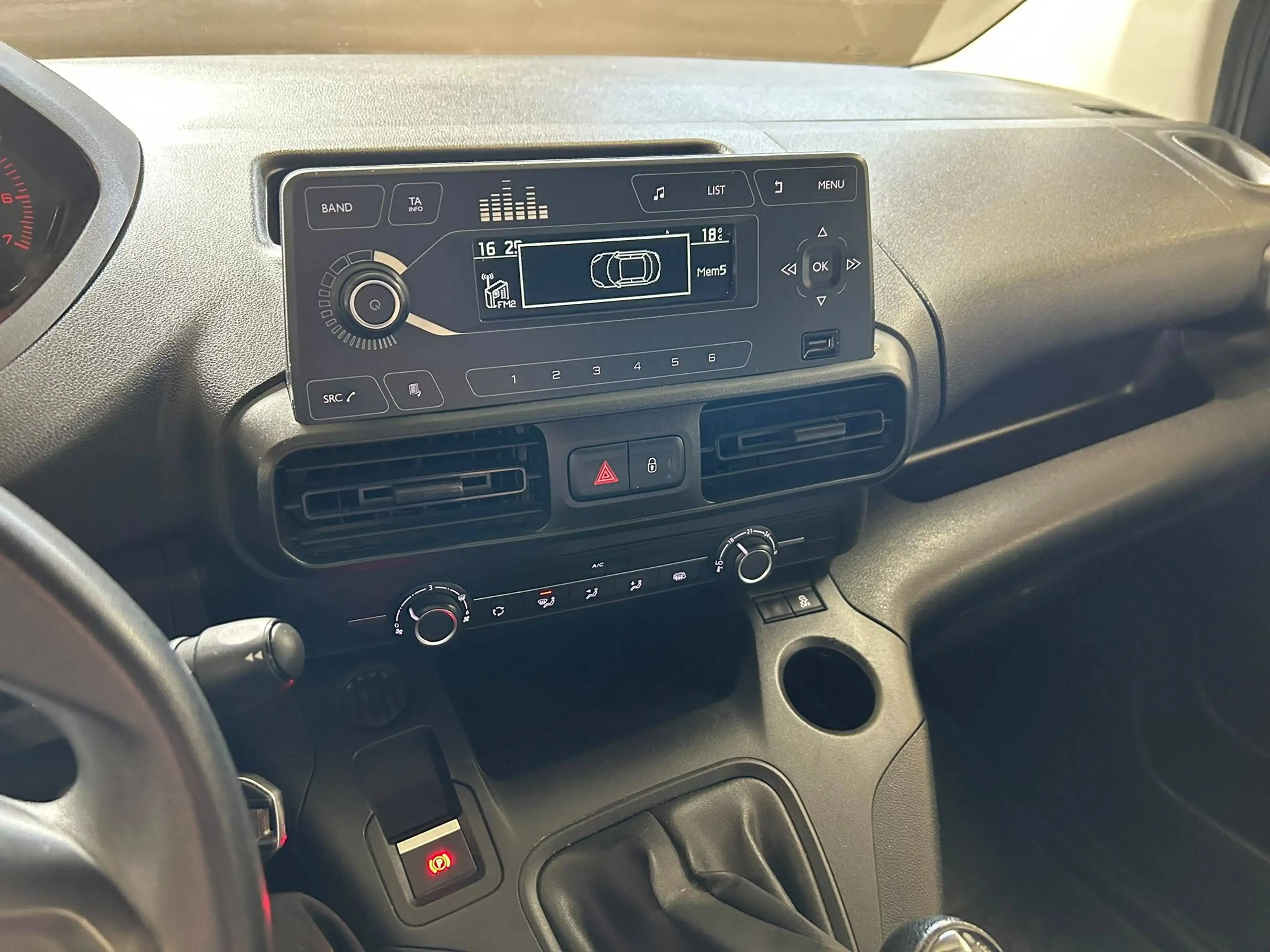 Peugeot Partner 1.5 BlueHDi 102cv Long châssis 3 places Clim — photo 14