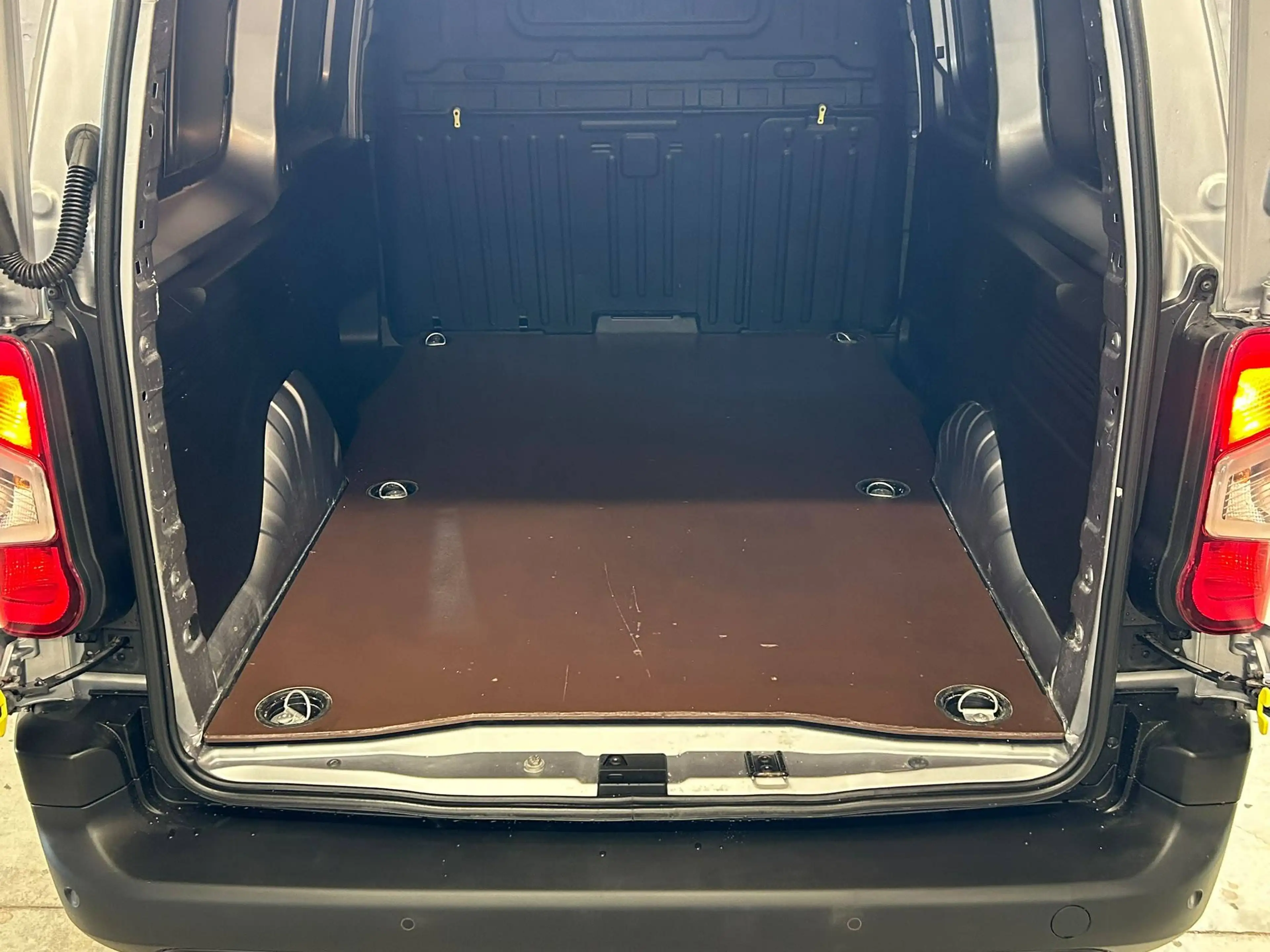 Peugeot Partner 1.5 BlueHDi 102cv Long châssis 3 places Clim — photo 9