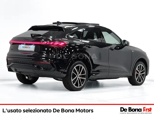 Audi Q5 view 2
