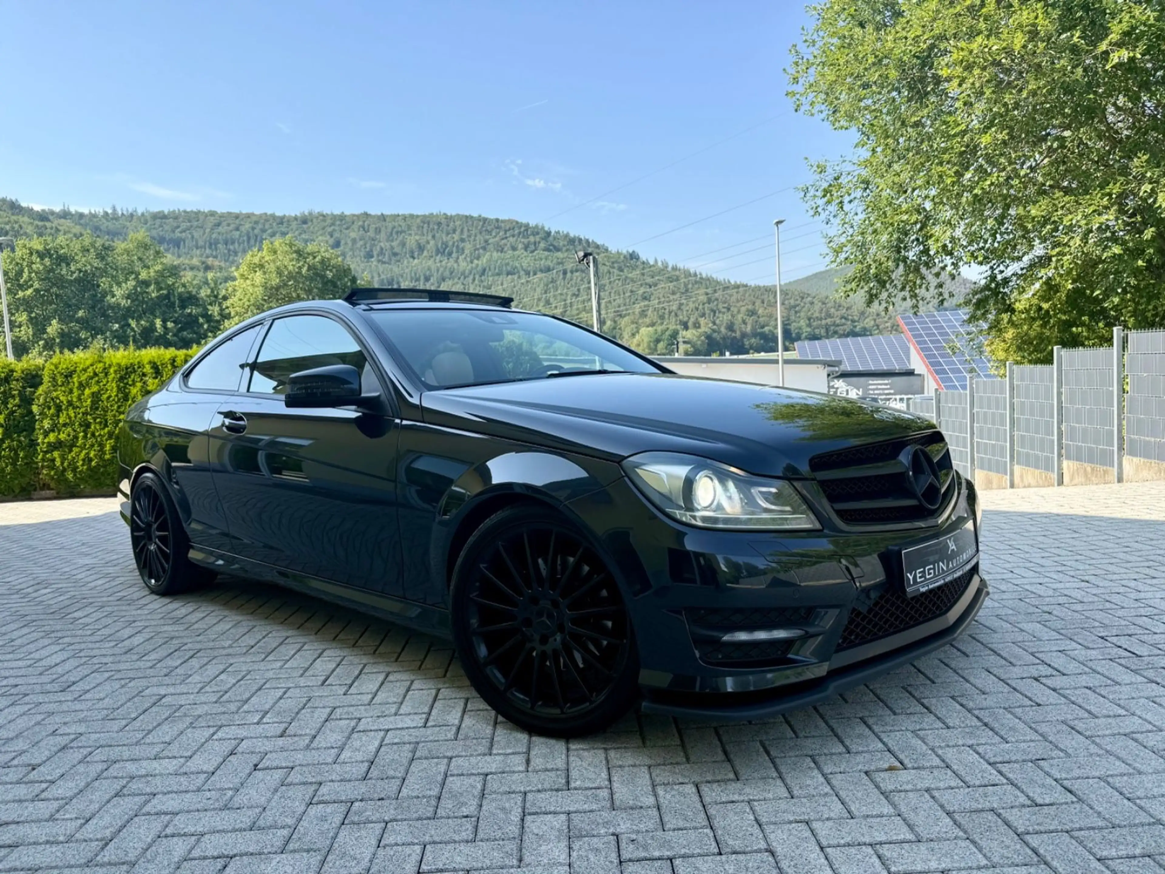 Mercedes-Benz C 350 W204 Coupe 350 CGI AMG Vollleder-Bi-Xenon-Pano
