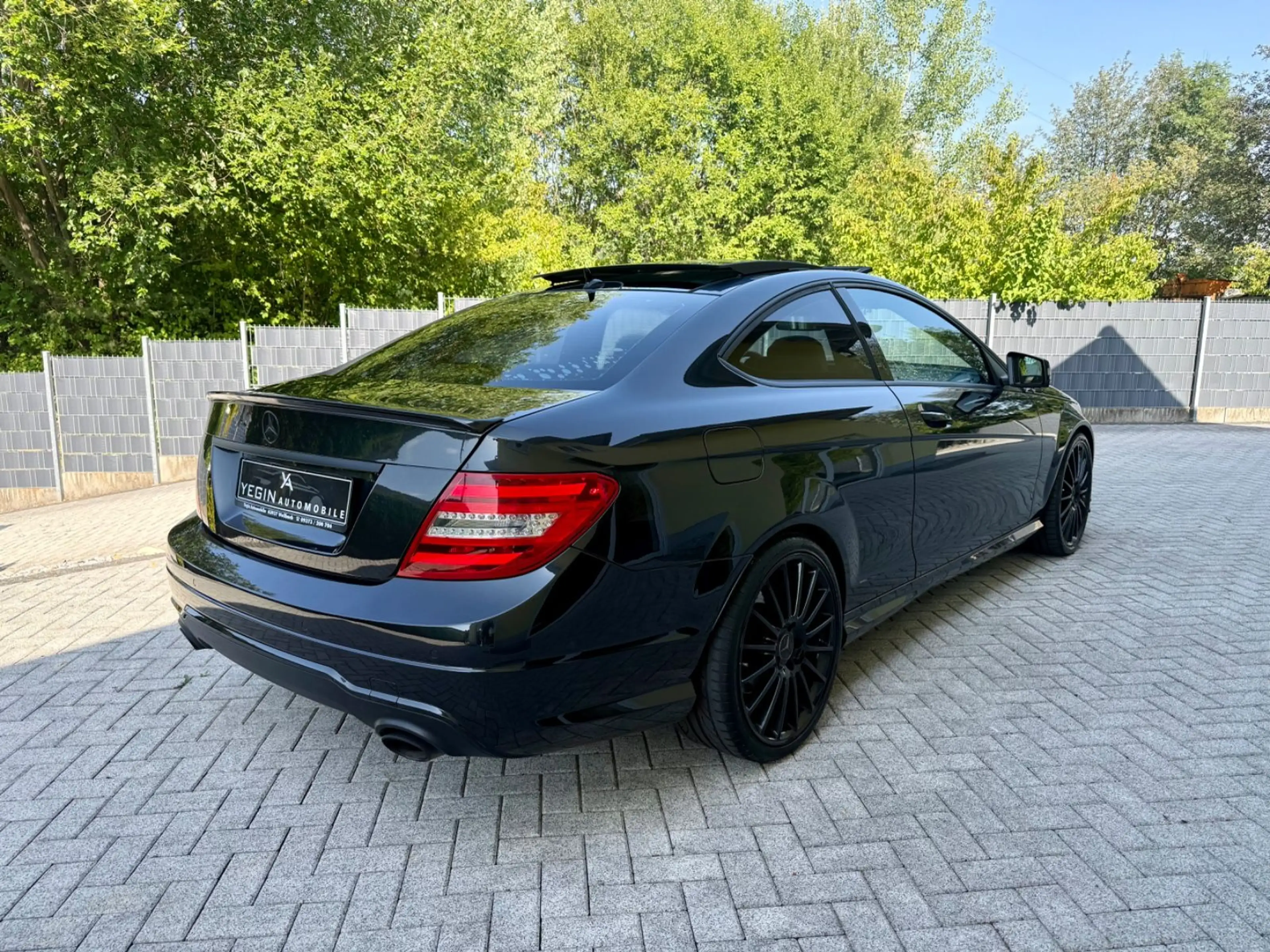 Mercedes-Benz C 350 W204 Coupe 350 CGI AMG Vollleder-Bi-Xenon-Pano — photo 5