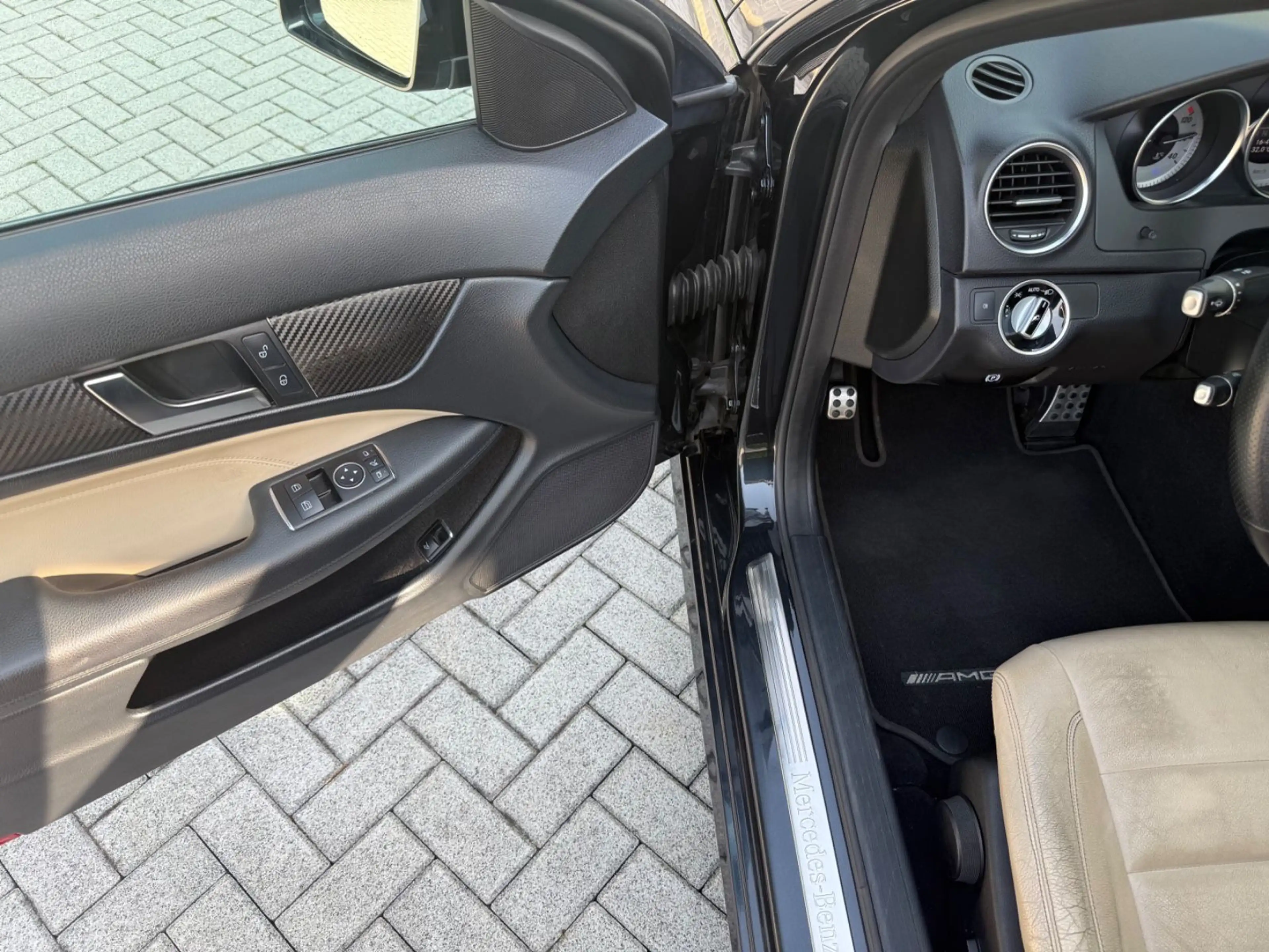 Mercedes-Benz C 350 W204 Coupe 350 CGI AMG Vollleder-Bi-Xenon-Pano — photo 10