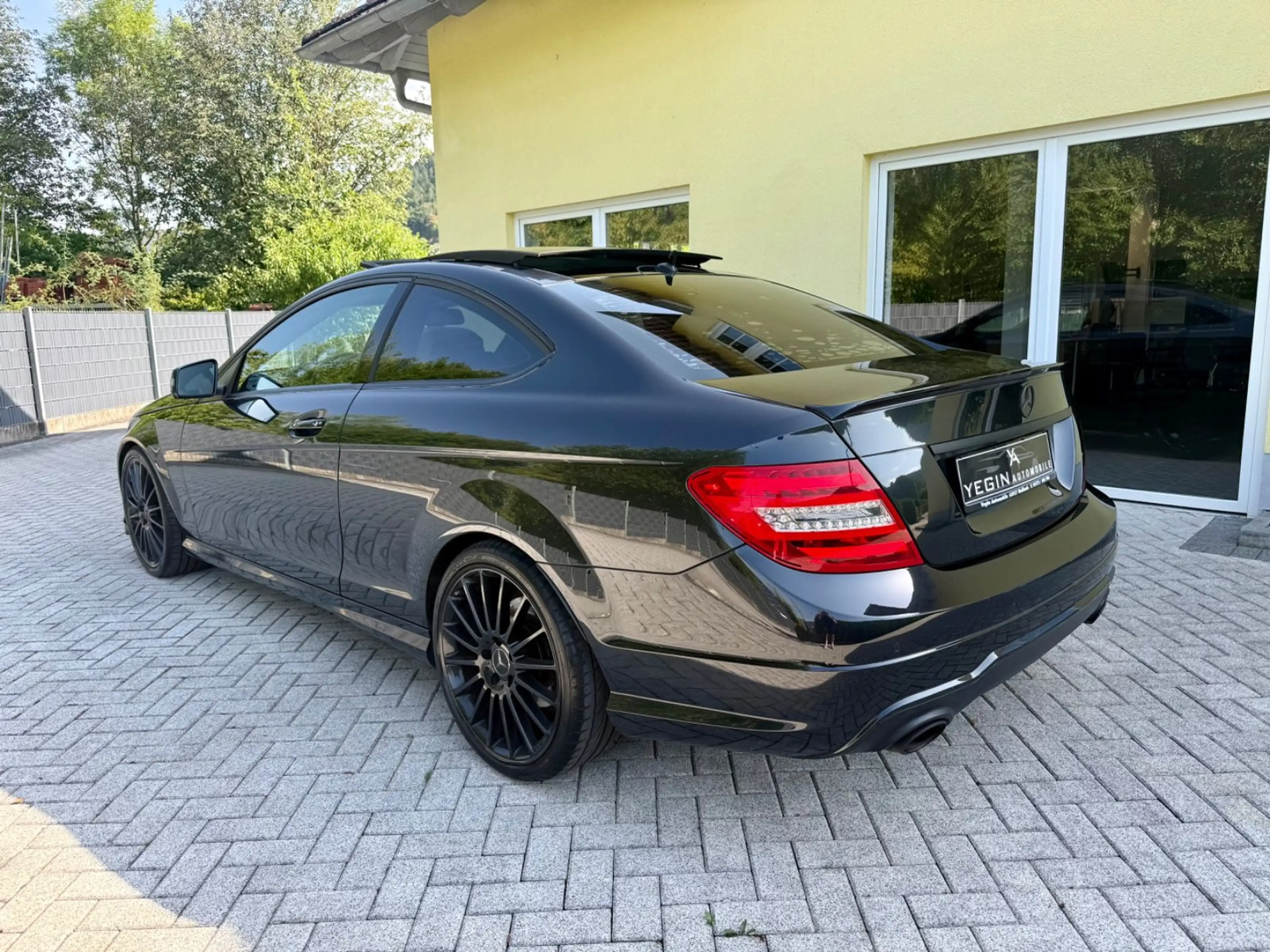 Mercedes-Benz C 350 W204 Coupe 350 CGI AMG Vollleder-Bi-Xenon-Pano — photo 7