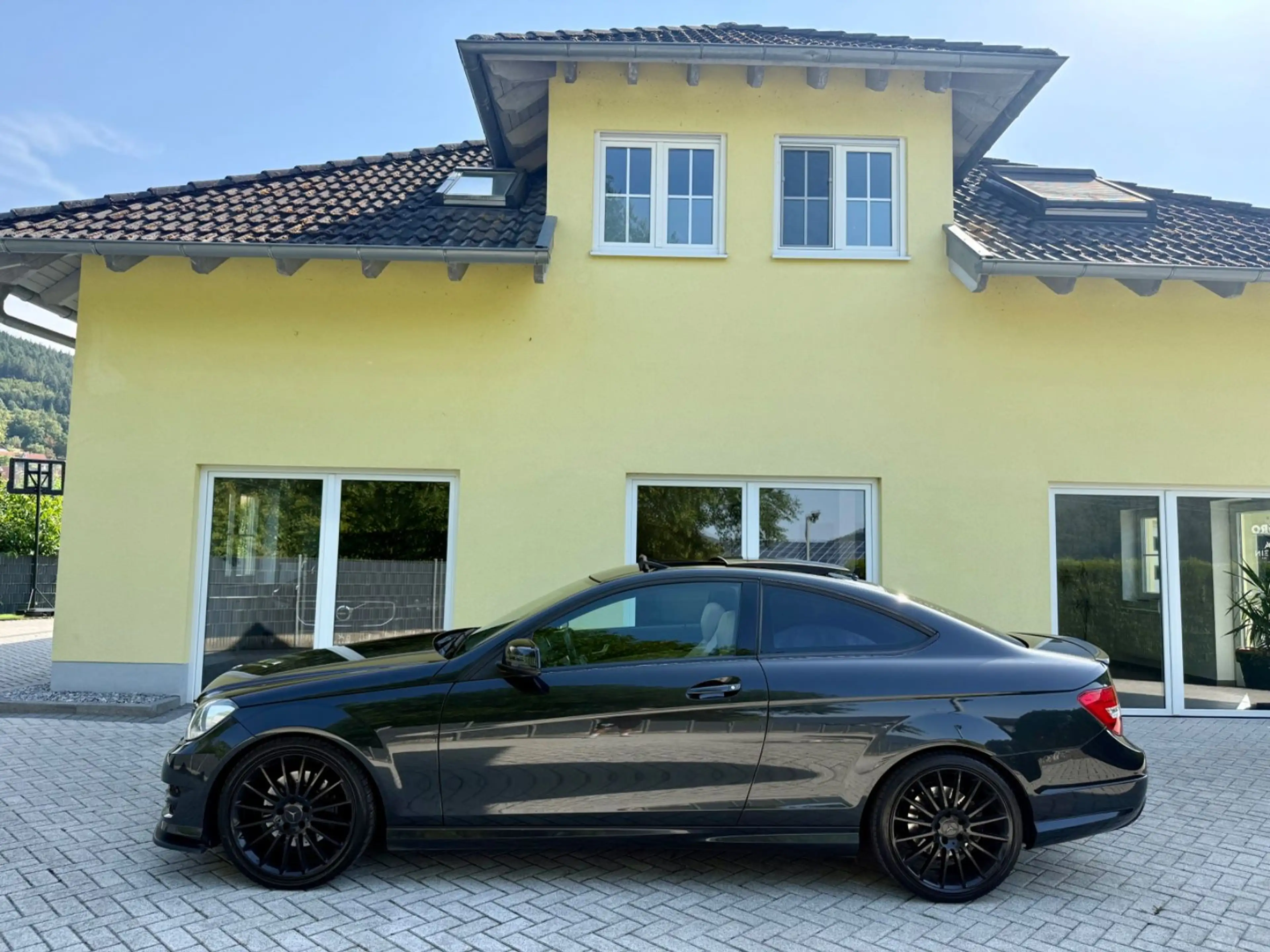Mercedes-Benz C 350 W204 Coupe 350 CGI AMG Vollleder-Bi-Xenon-Pano — photo 4