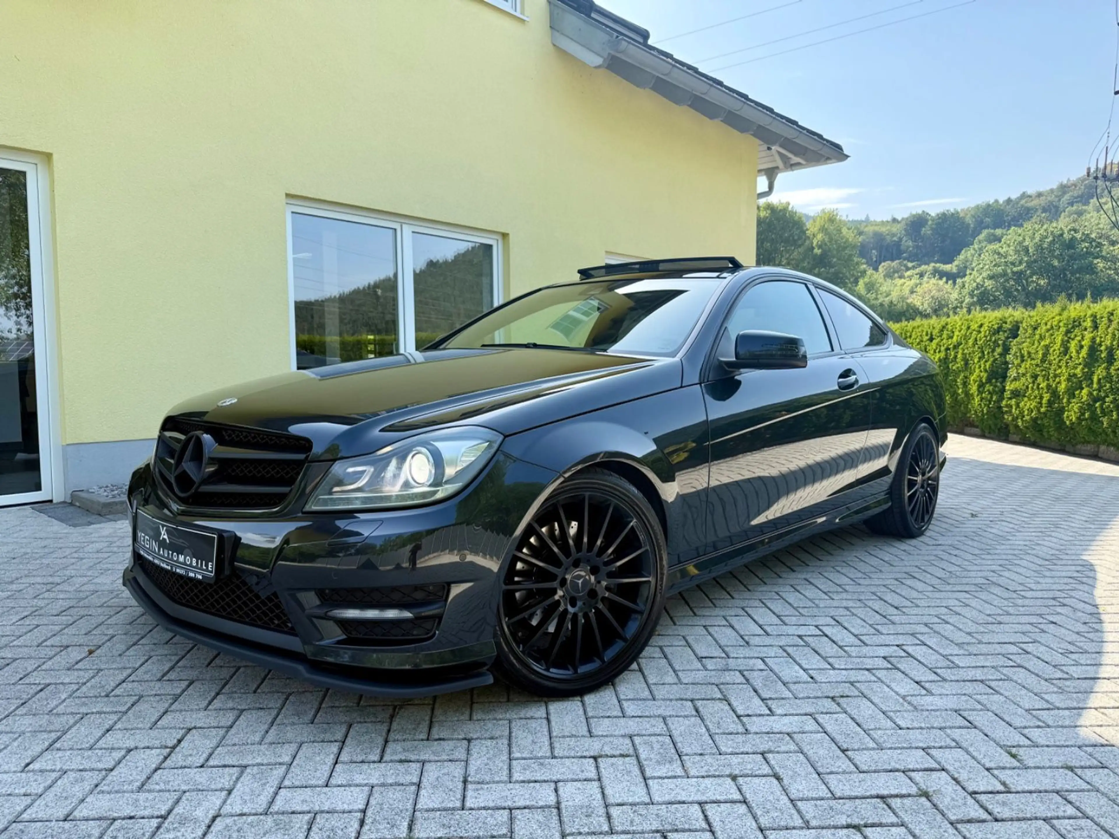 Mercedes-Benz C 350 W204 Coupe 350 CGI AMG Vollleder-Bi-Xenon-Pano — photo 2