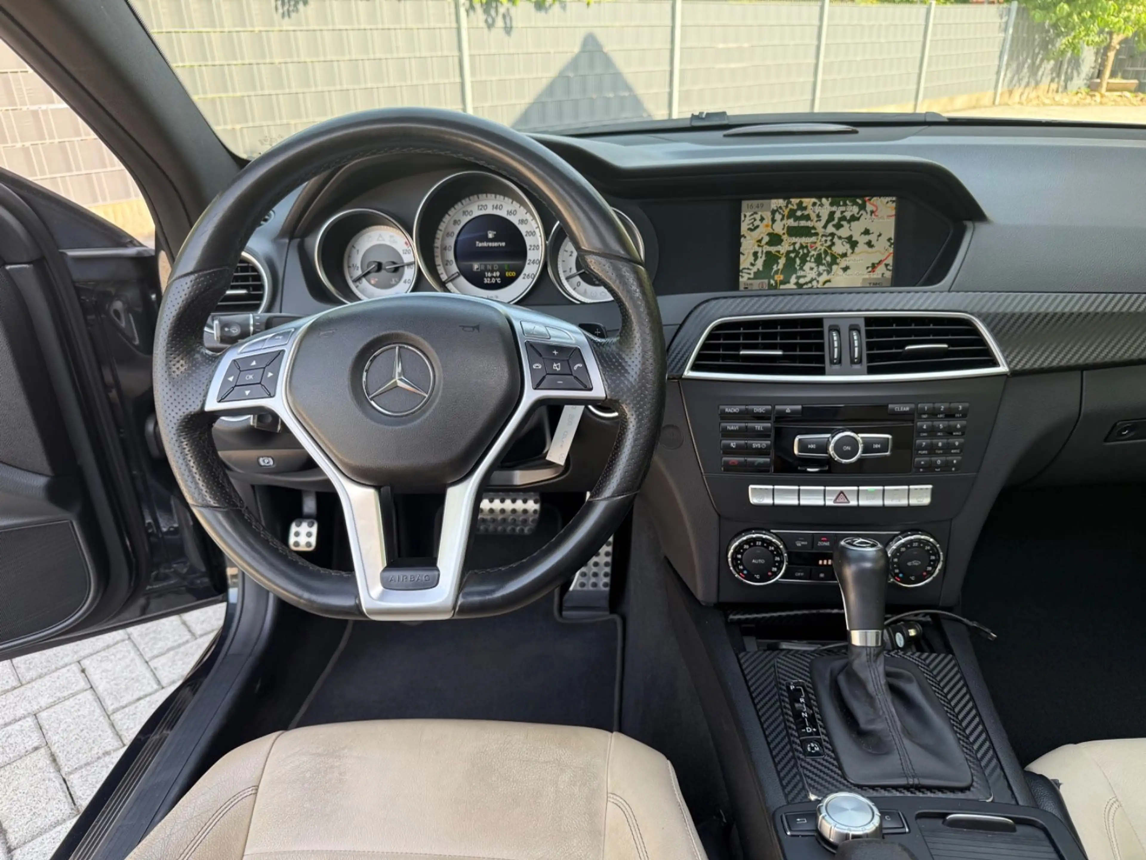Mercedes-Benz C 350 W204 Coupe 350 CGI AMG Vollleder-Bi-Xenon-Pano — photo 11