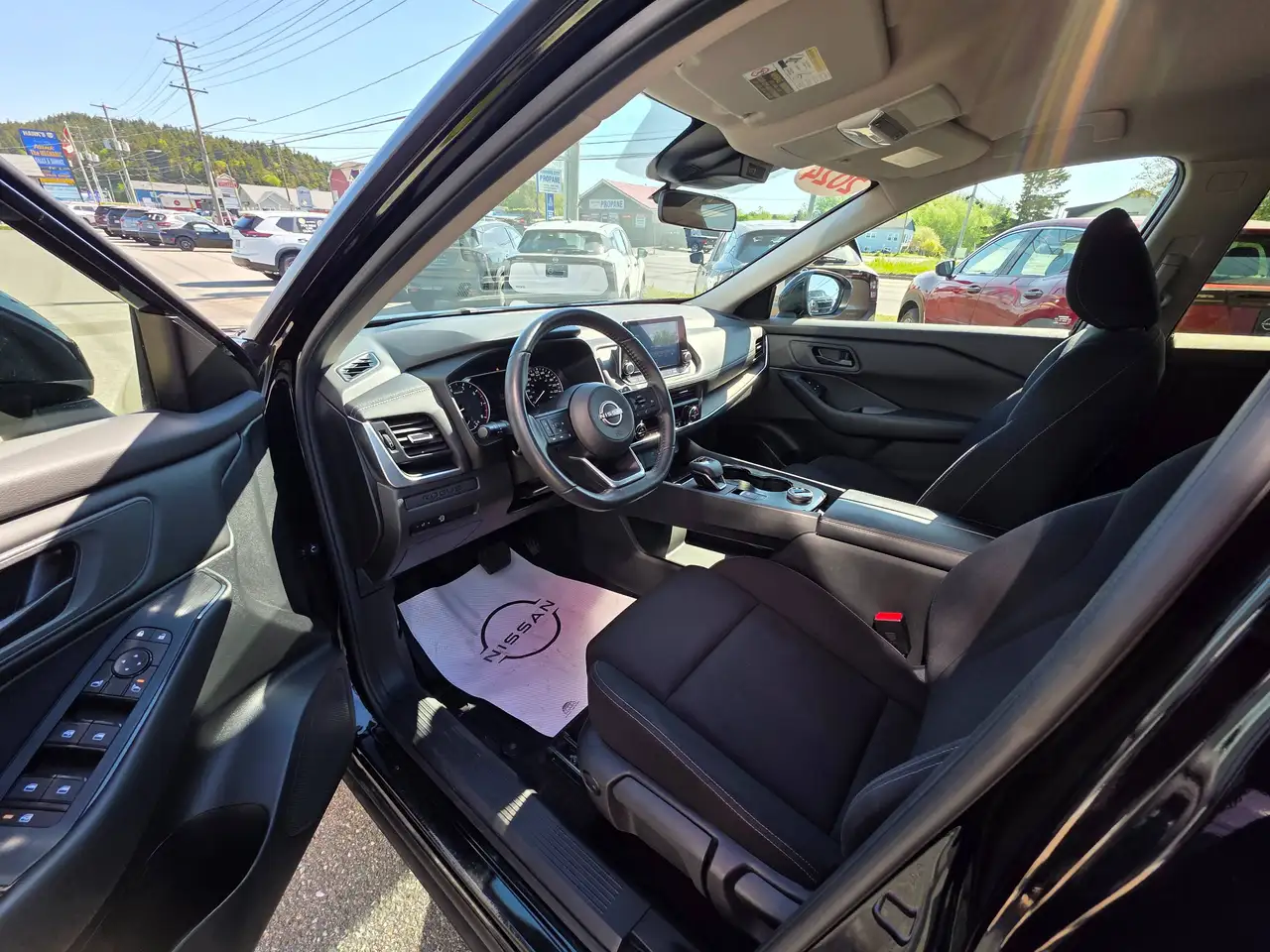 Nissan Rogue снимка Nissan Rogue