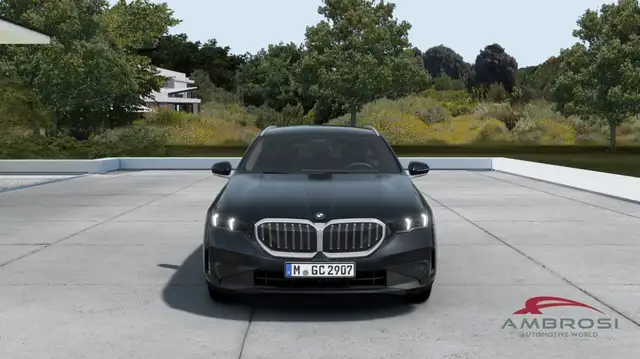 BMW 5 Series view 4