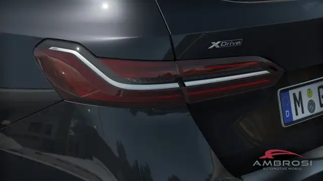BMW 5 Series view 7