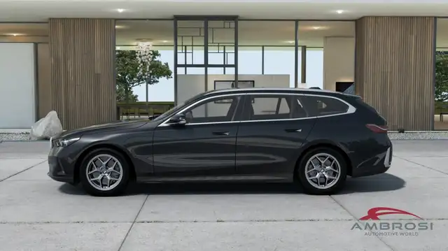 BMW 5 Series view 3
