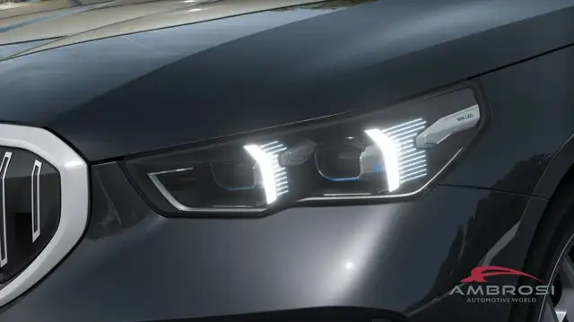 BMW 5 Series view 6