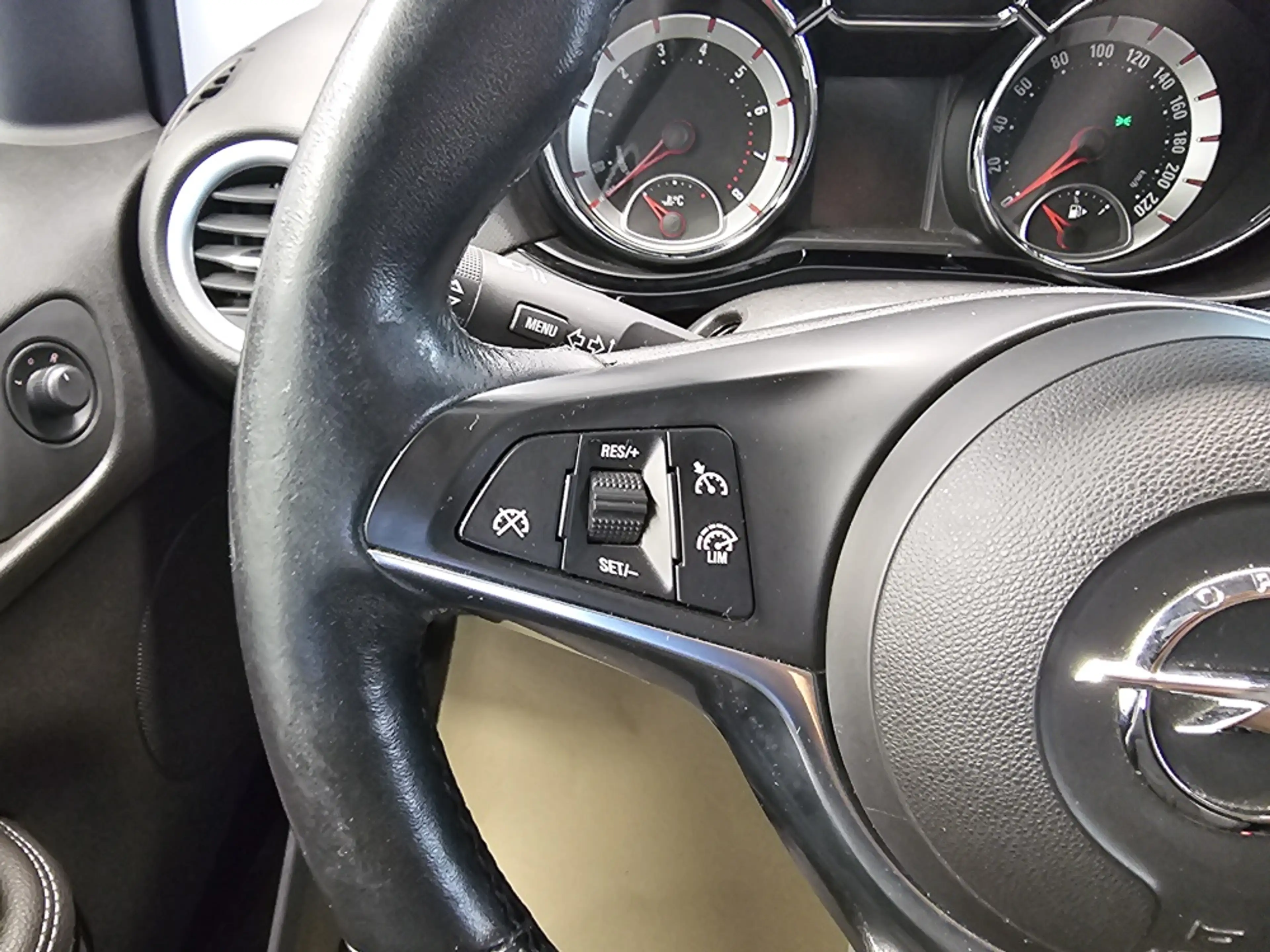 Opel Adam Alufelgen,Klimaanlage,PDC 2x — photo 15