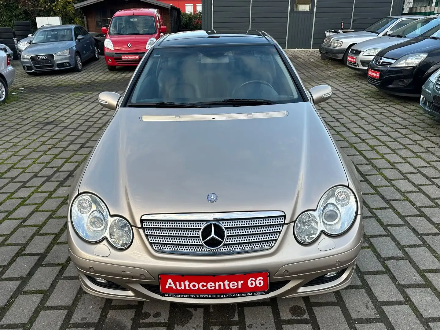 Mercedes-Benz C 200 K Aut Sportcoupe*PANO*LEDER*NAVI*1.HAND Beige - 2