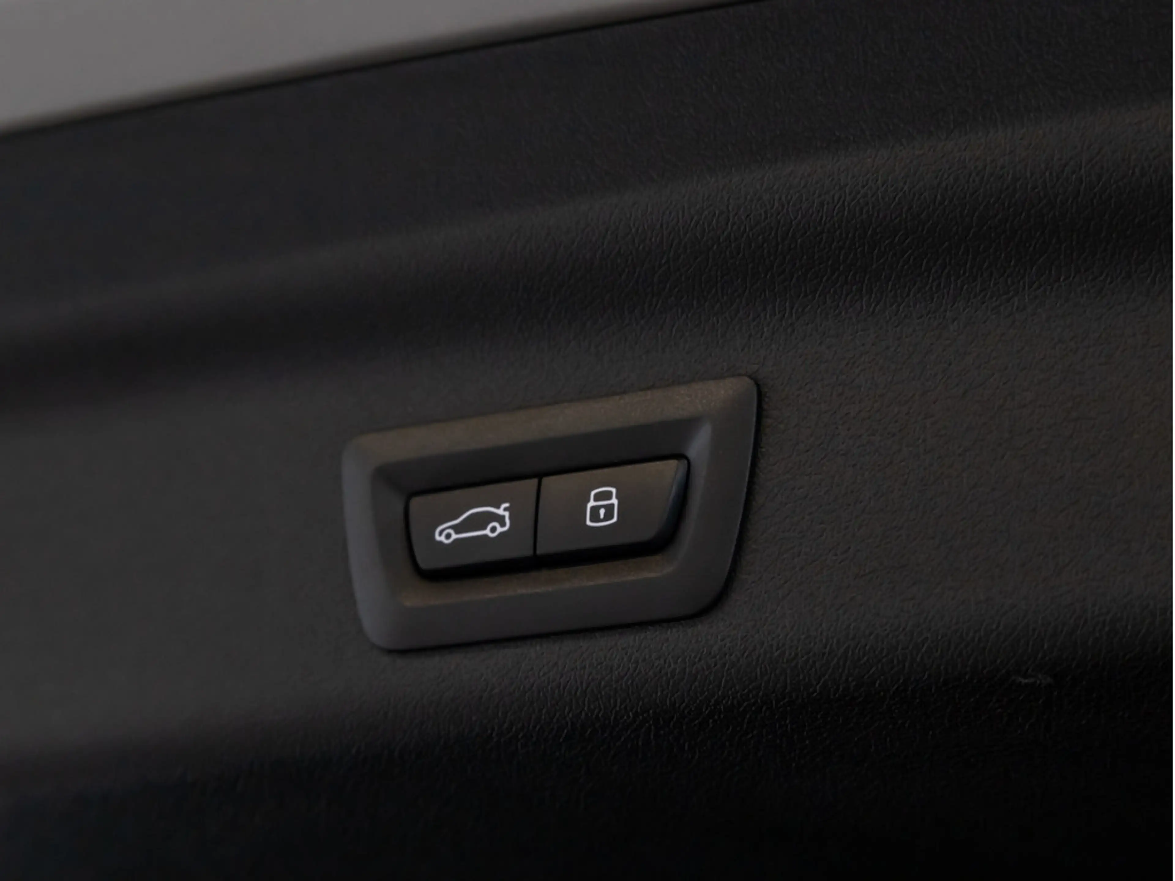 BMW X1 sDrive 18i M-Sport Pro PANO NAVI KAMERA — photo 12