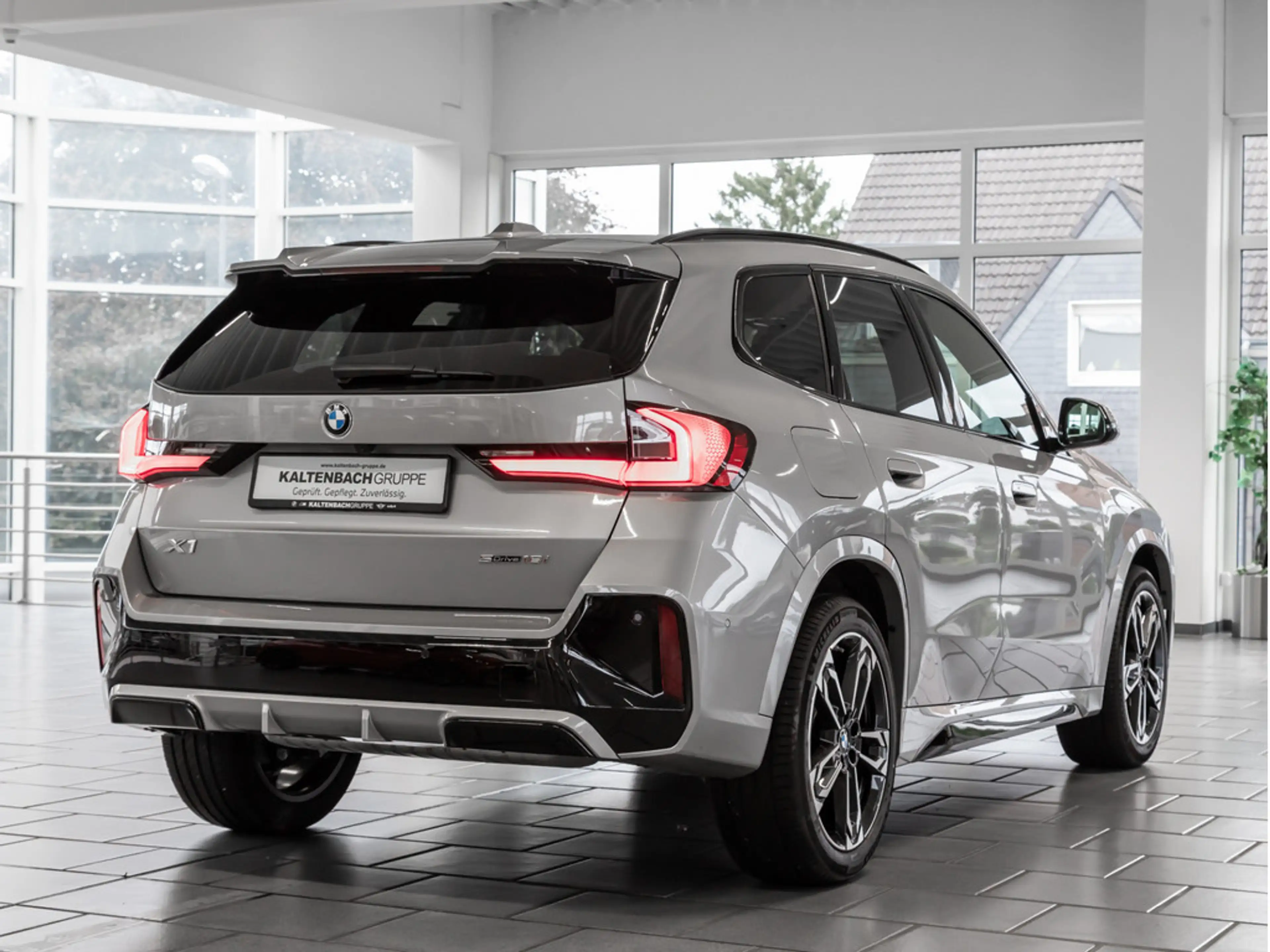 BMW X1 sDrive 18i M-Sport Pro PANO NAVI KAMERA — photo 5