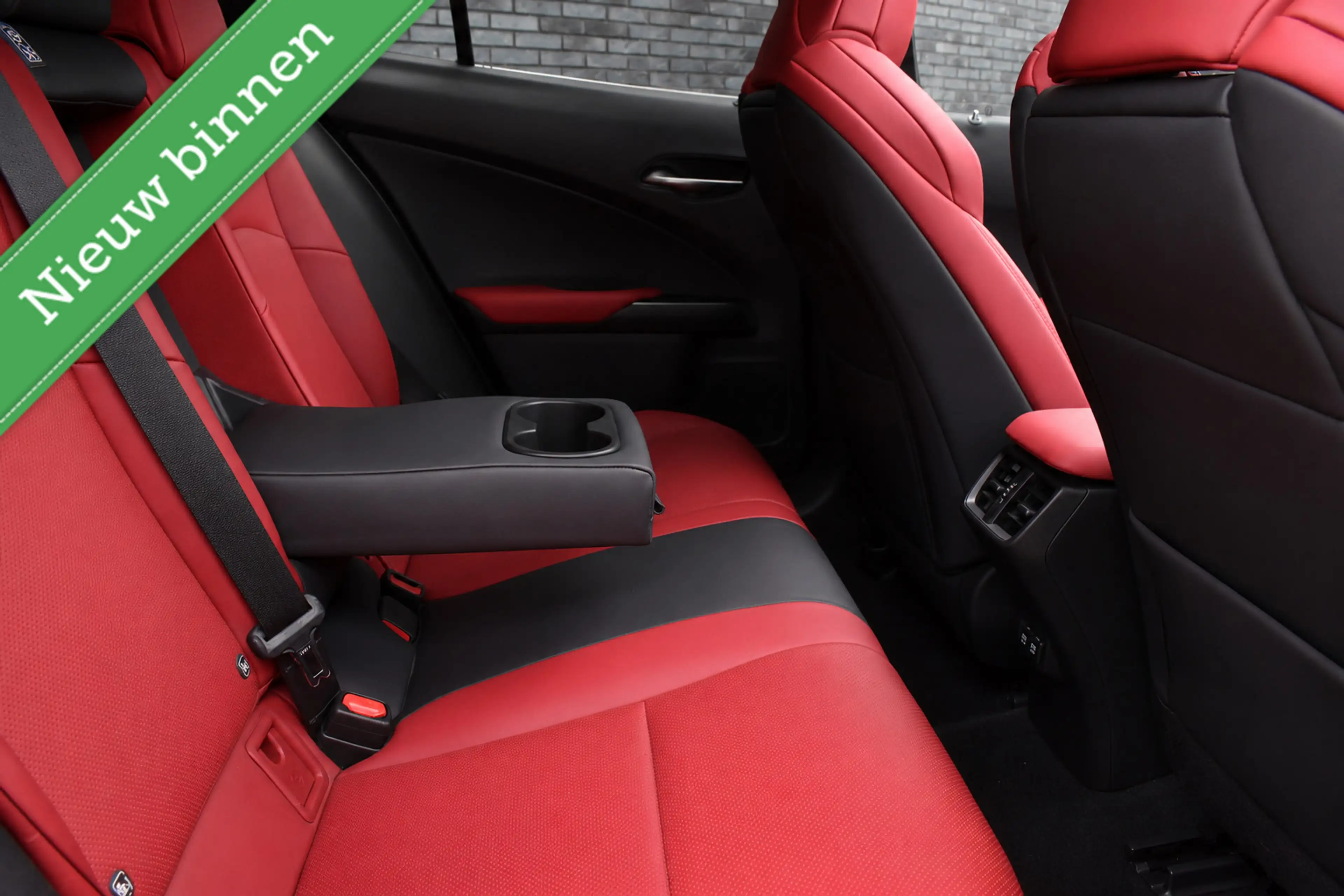 Lexus UX 250h F Sport PANORAMADAK/HEAD UP/LEDER/ETC.! — photo 19