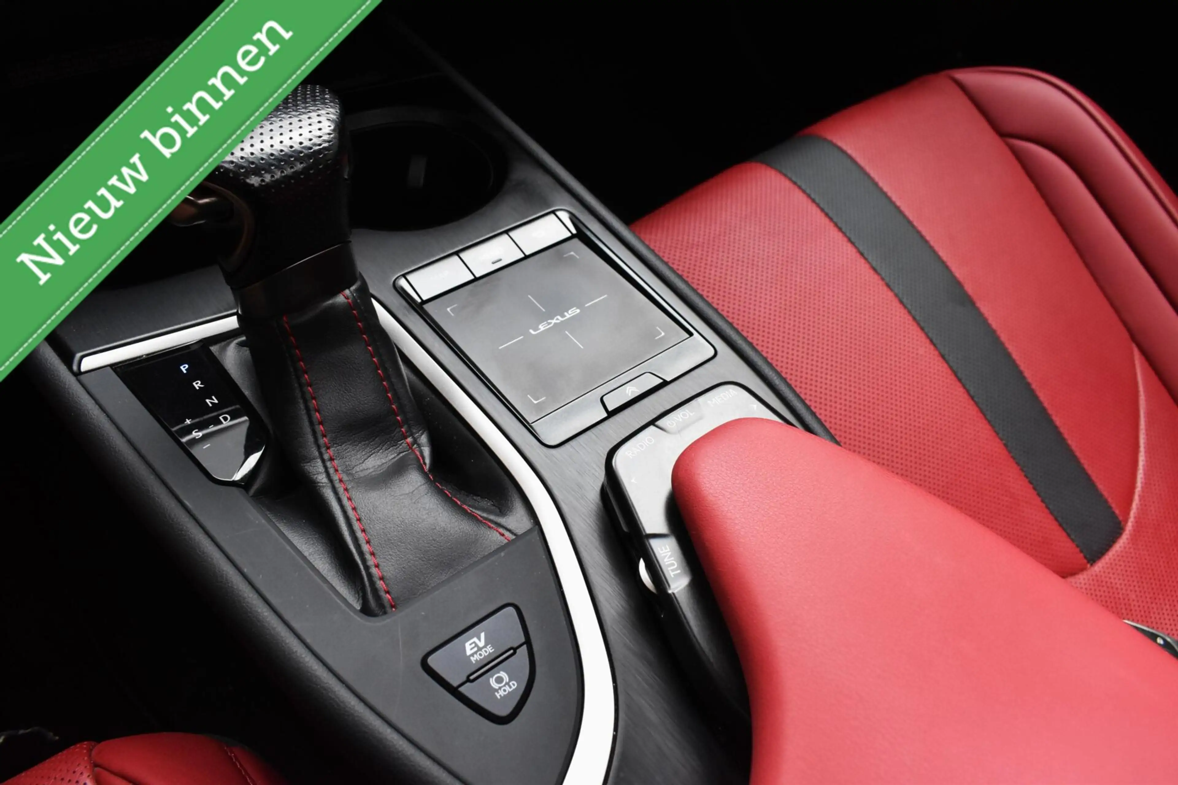 Lexus UX 250h F Sport PANORAMADAK/HEAD UP/LEDER/ETC.! — photo 9