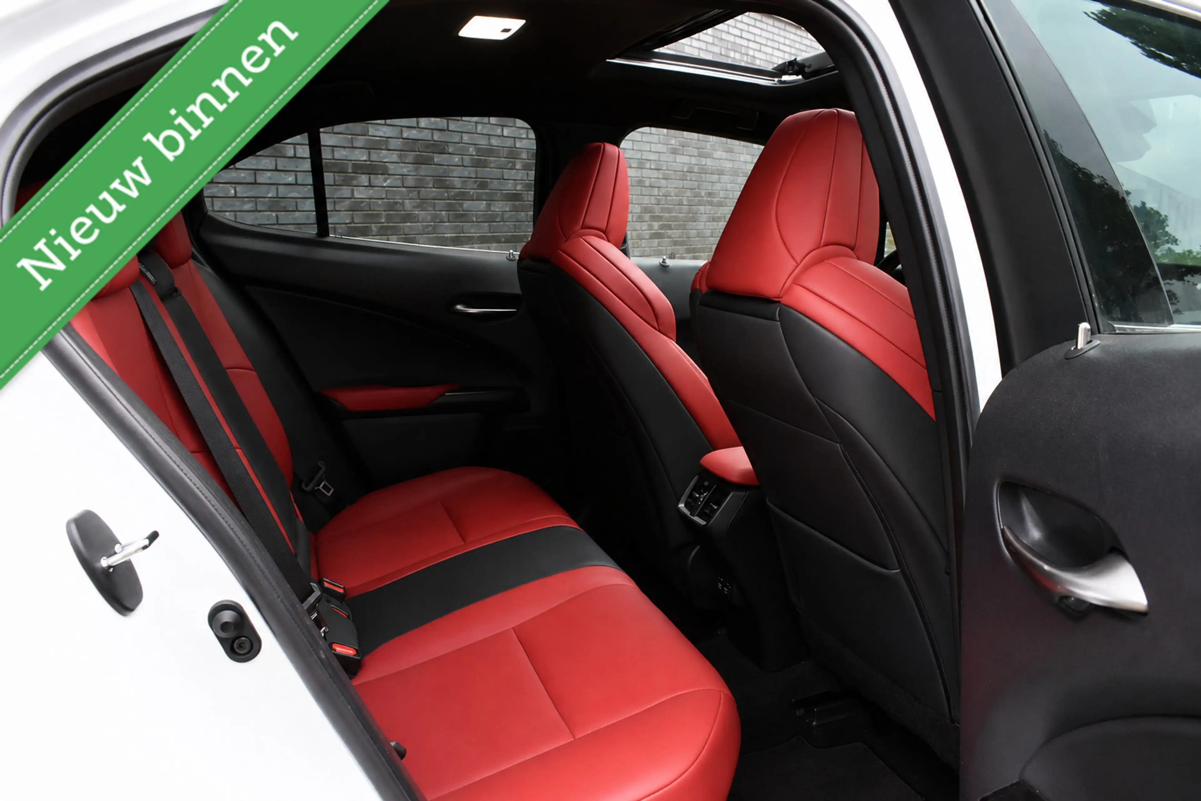 Lexus UX 250h F Sport PANORAMADAK/HEAD UP/LEDER/ETC.! — photo 18