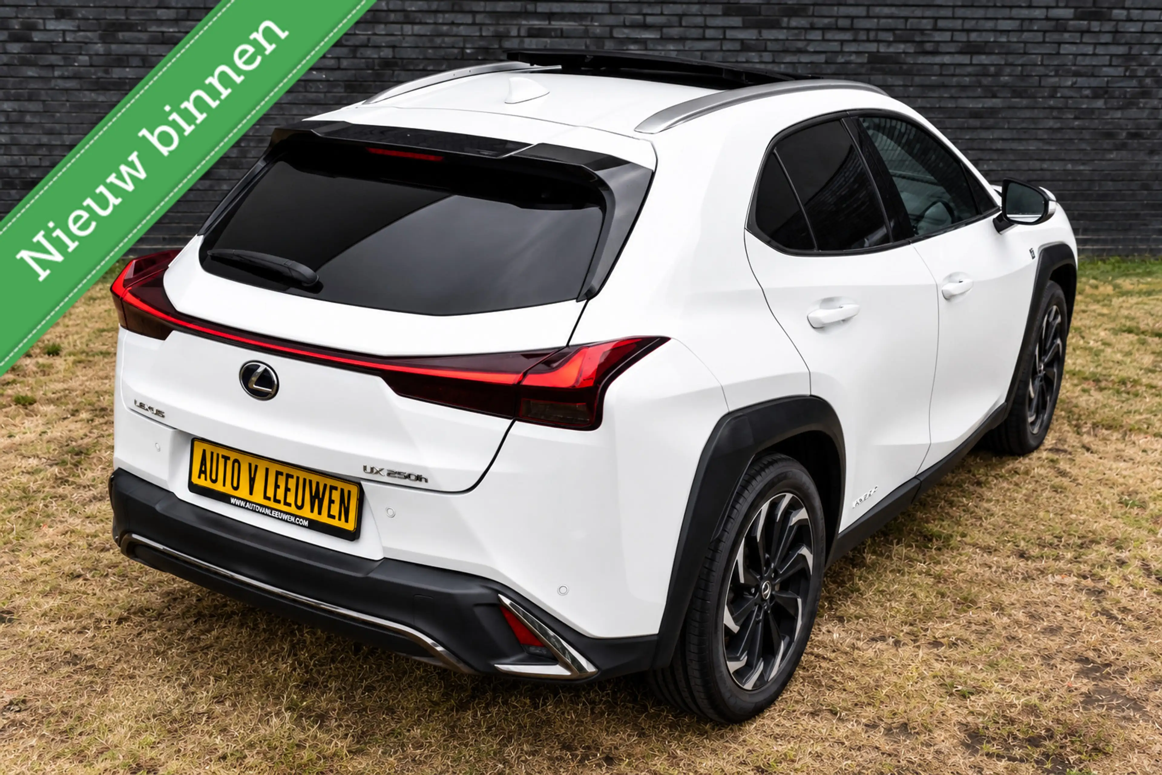 Lexus UX 250h F Sport PANORAMADAK/HEAD UP/LEDER/ETC.! — photo 40
