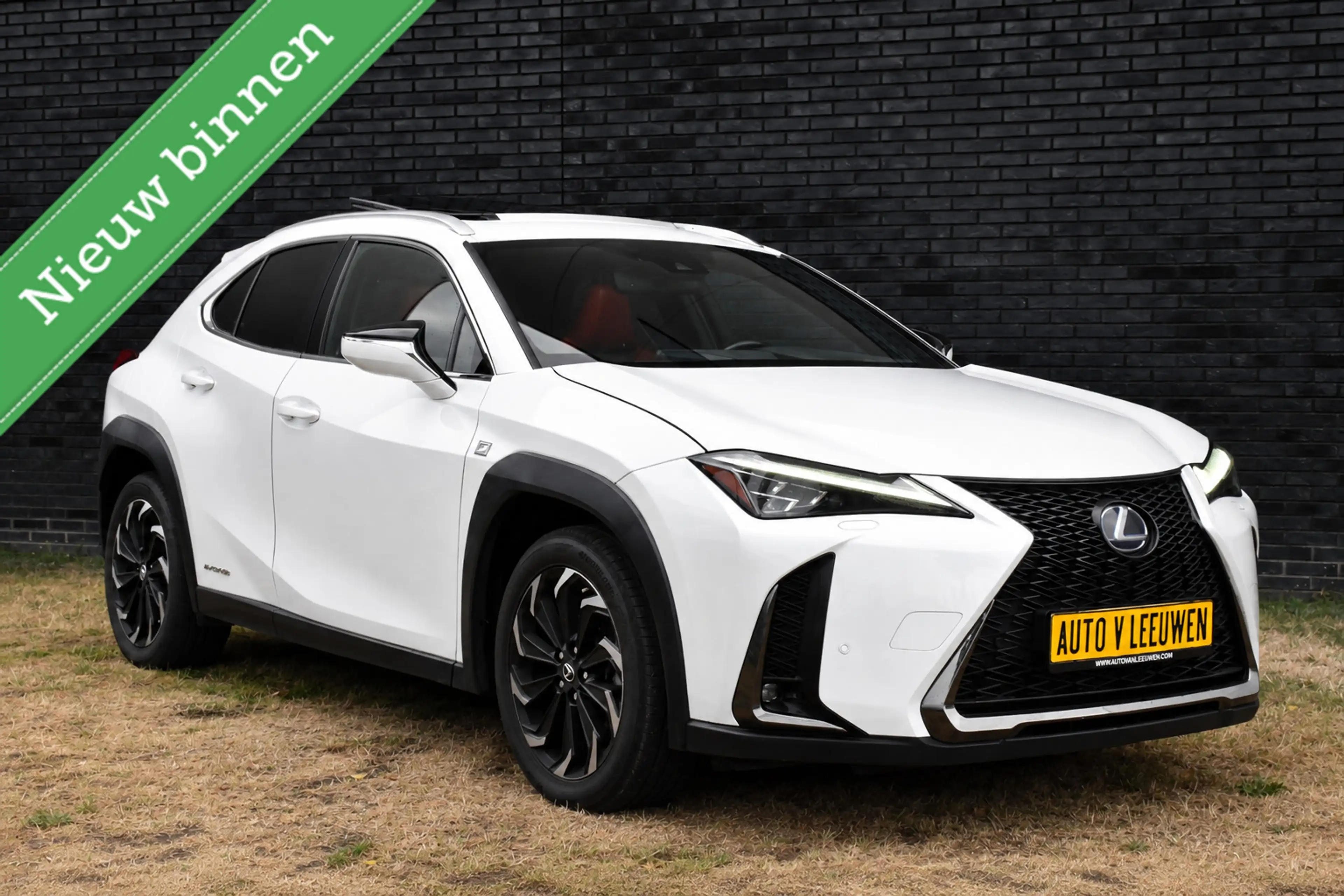 Lexus UX 250h F Sport PANORAMADAK/HEAD UP/LEDER/ETC.! — photo 42