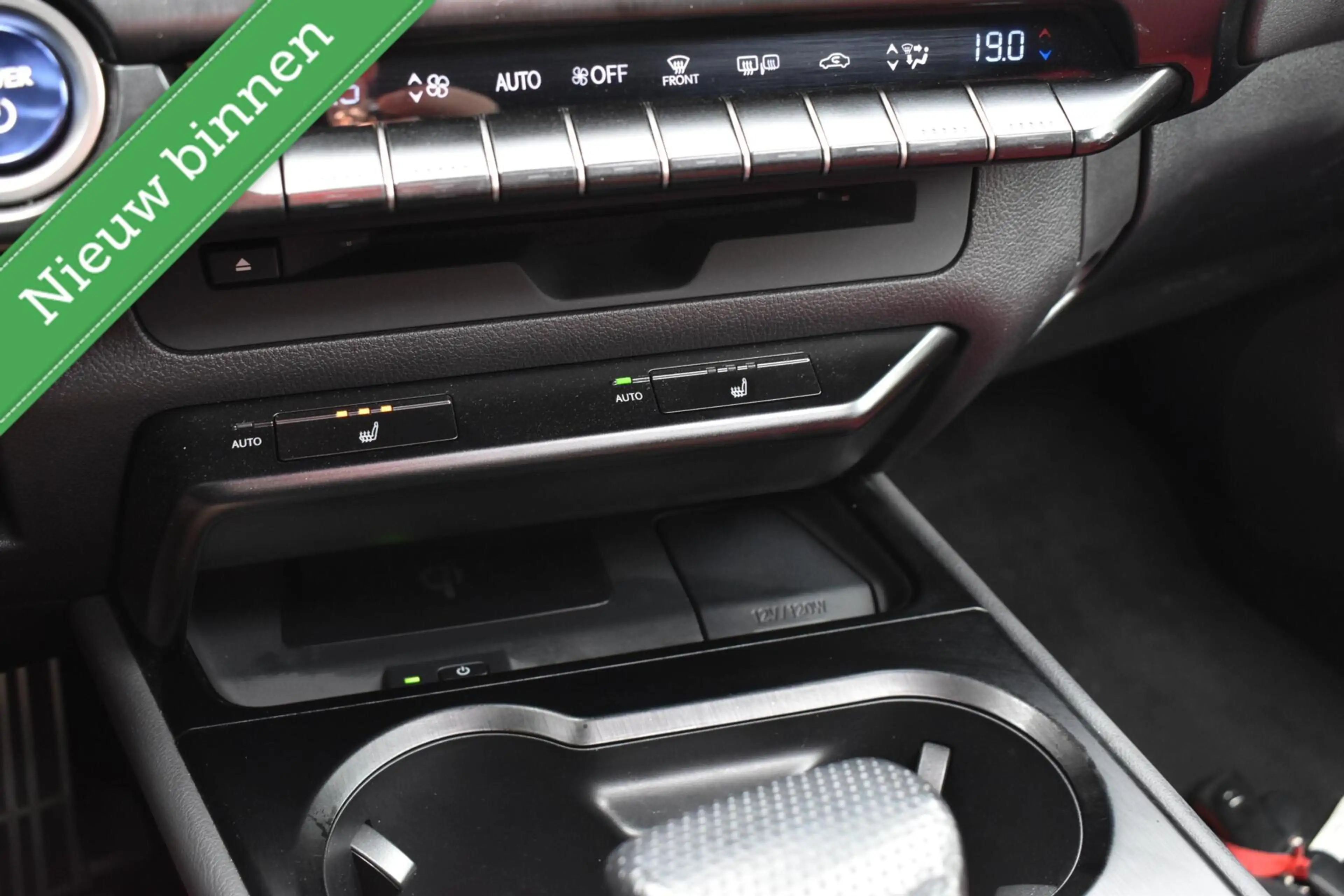 Lexus UX 250h F Sport PANORAMADAK/HEAD UP/LEDER/ETC.! — photo 34