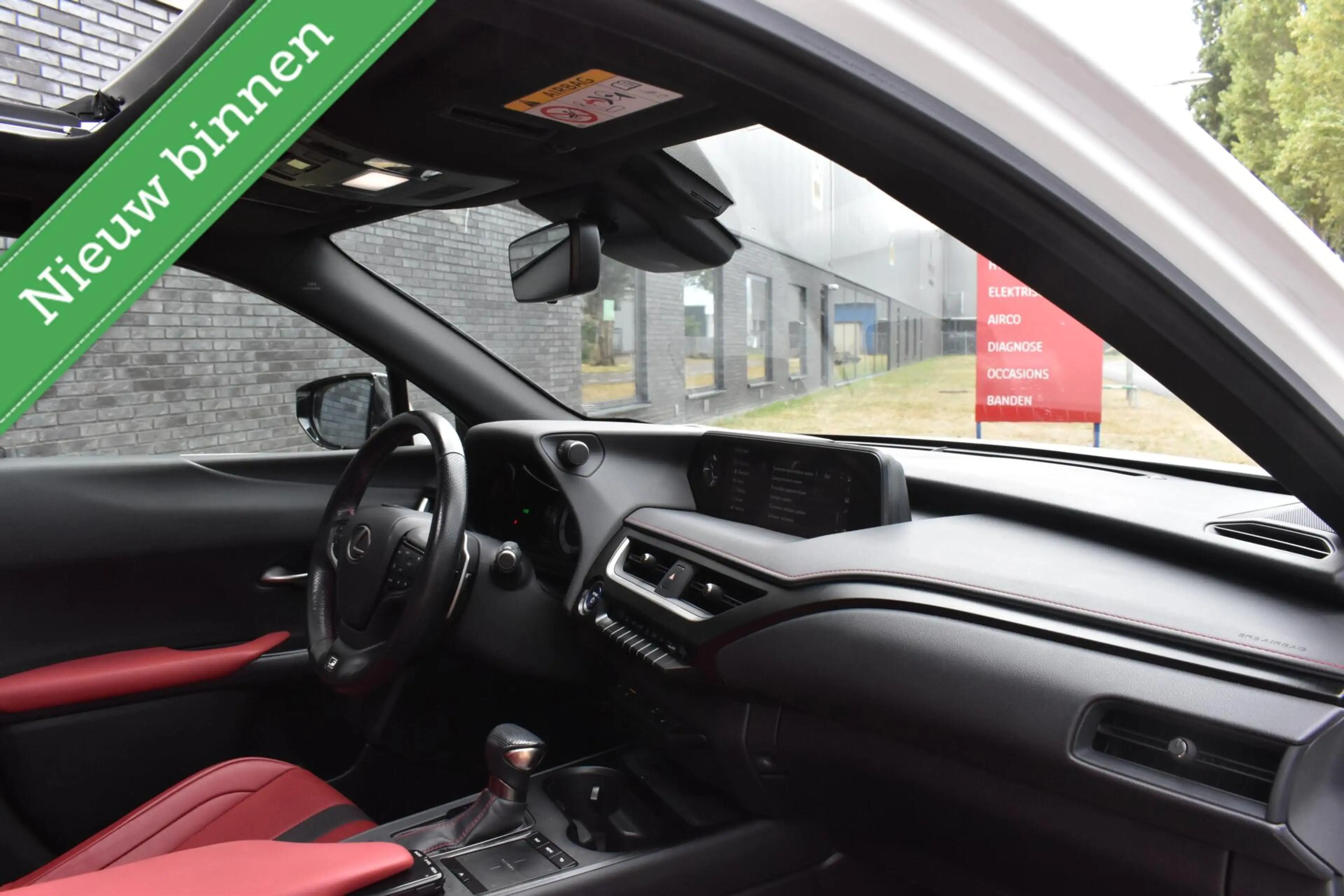 Lexus UX 250h F Sport PANORAMADAK/HEAD UP/LEDER/ETC.! — photo 17