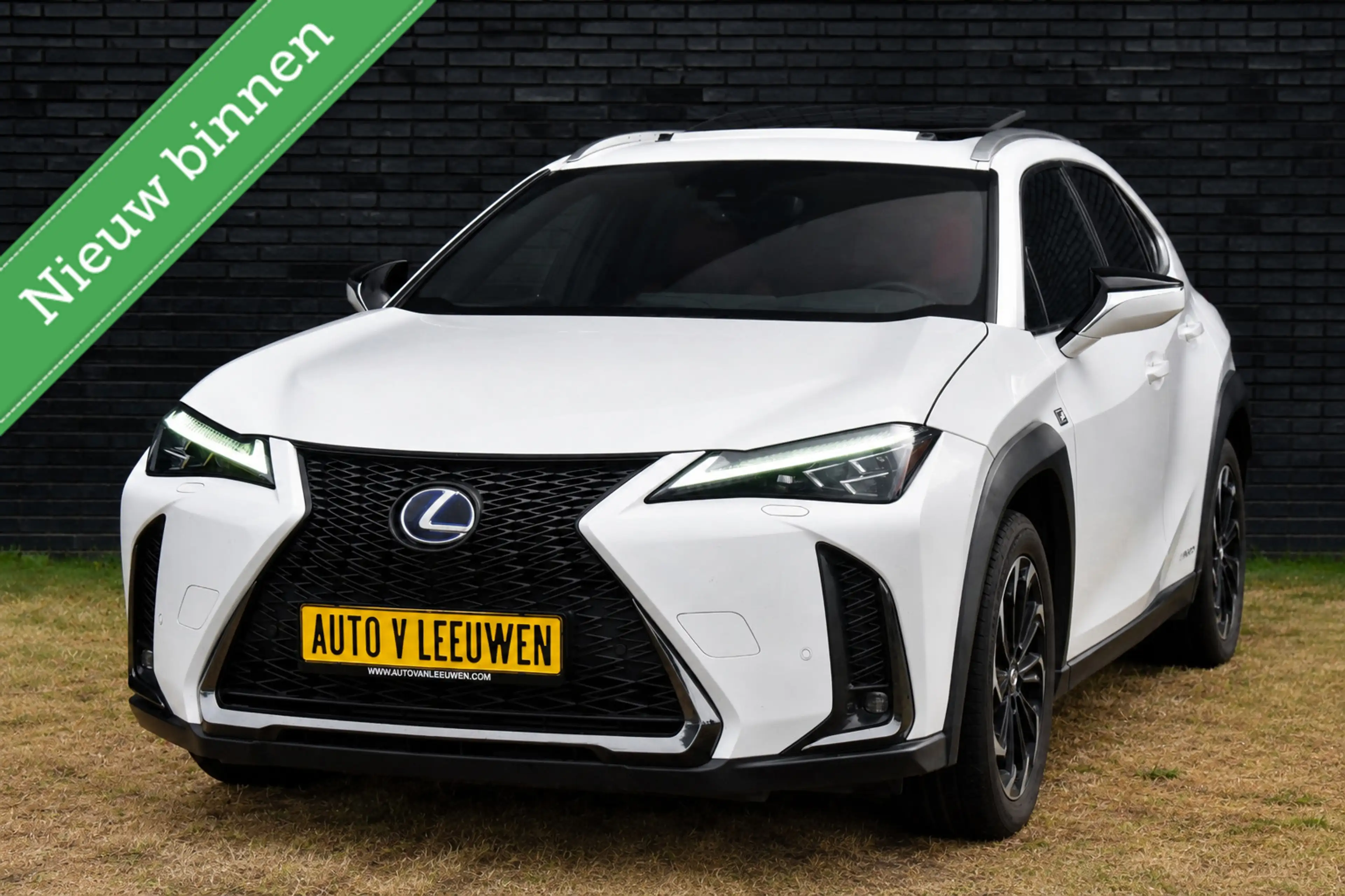 Lexus UX 250h F Sport PANORAMADAK/HEAD UP/LEDER/ETC.! — photo 3