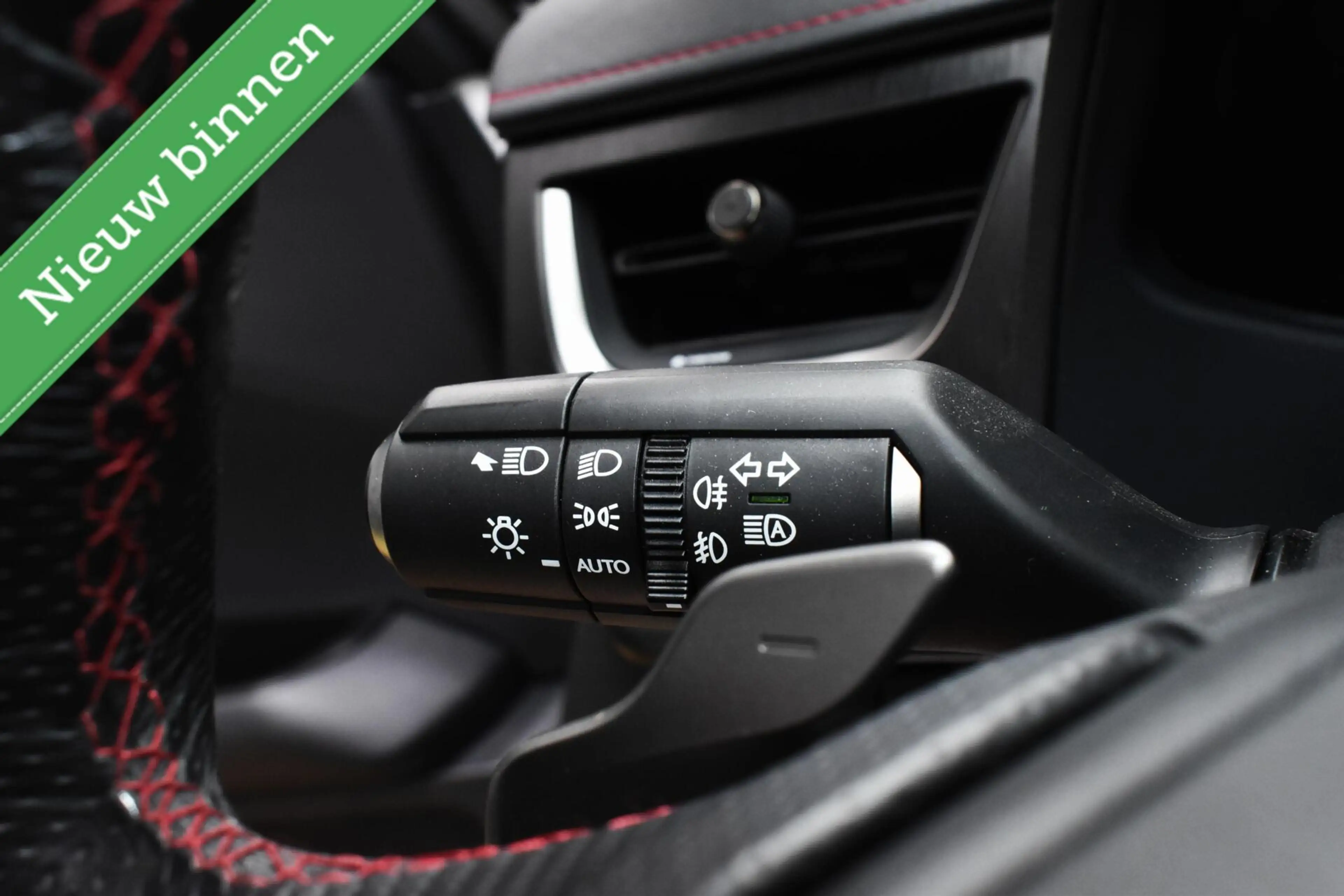 Lexus UX 250h F Sport PANORAMADAK/HEAD UP/LEDER/ETC.! — photo 28