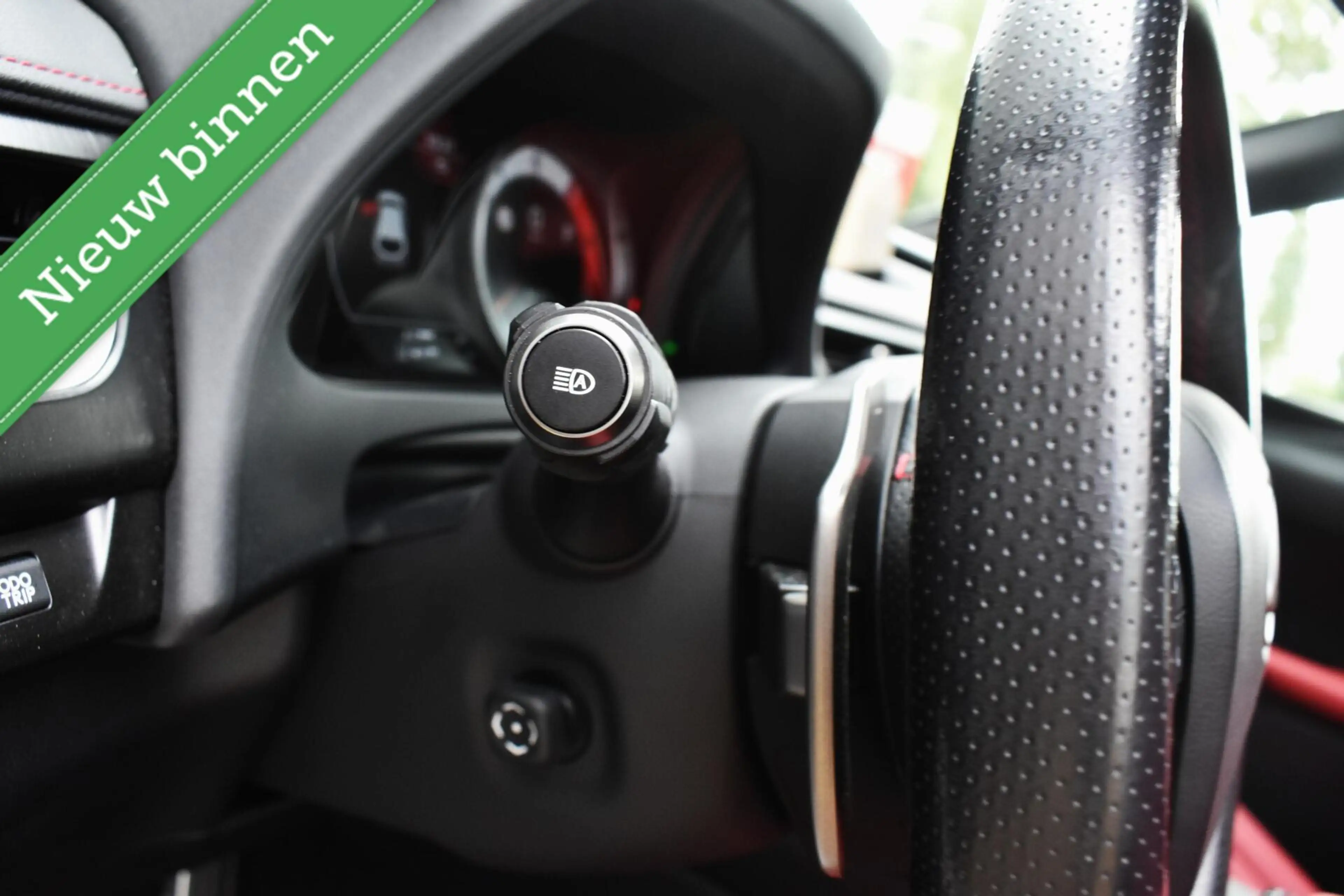 Lexus UX 250h F Sport PANORAMADAK/HEAD UP/LEDER/ETC.! — photo 13