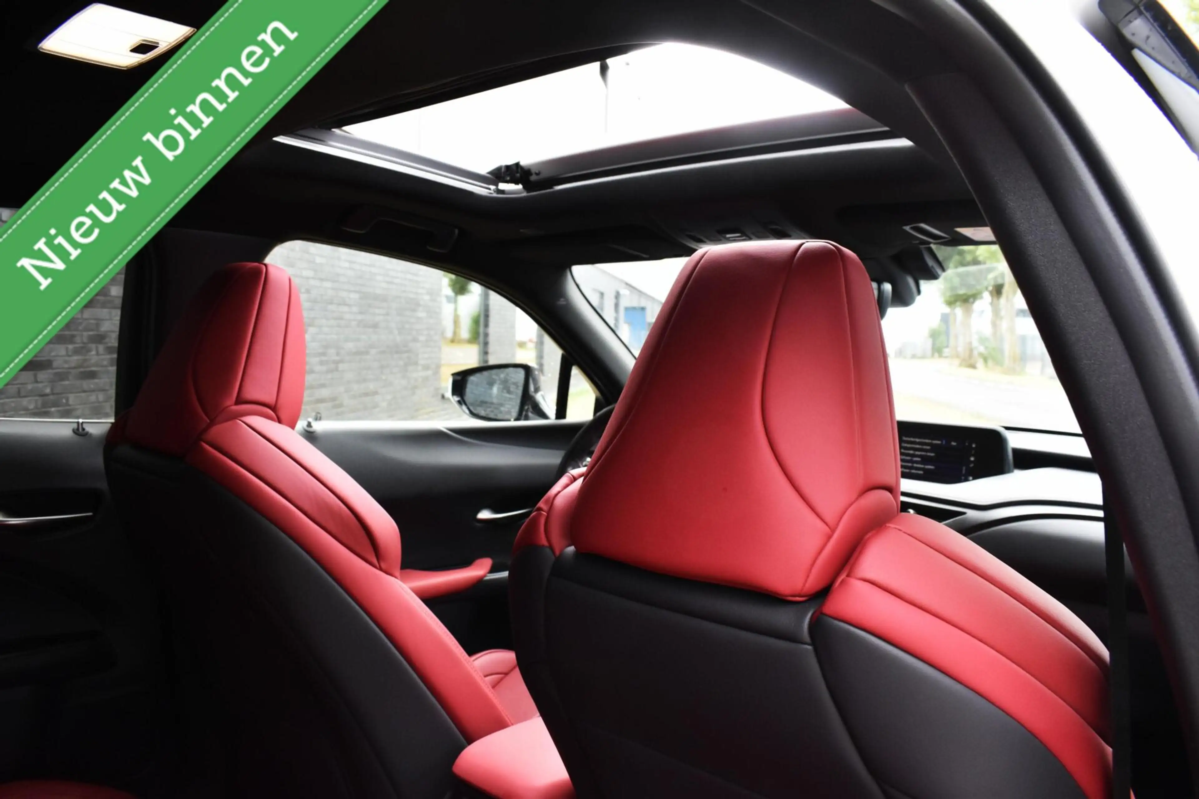 Lexus UX 250h F Sport PANORAMADAK/HEAD UP/LEDER/ETC.! — photo 27