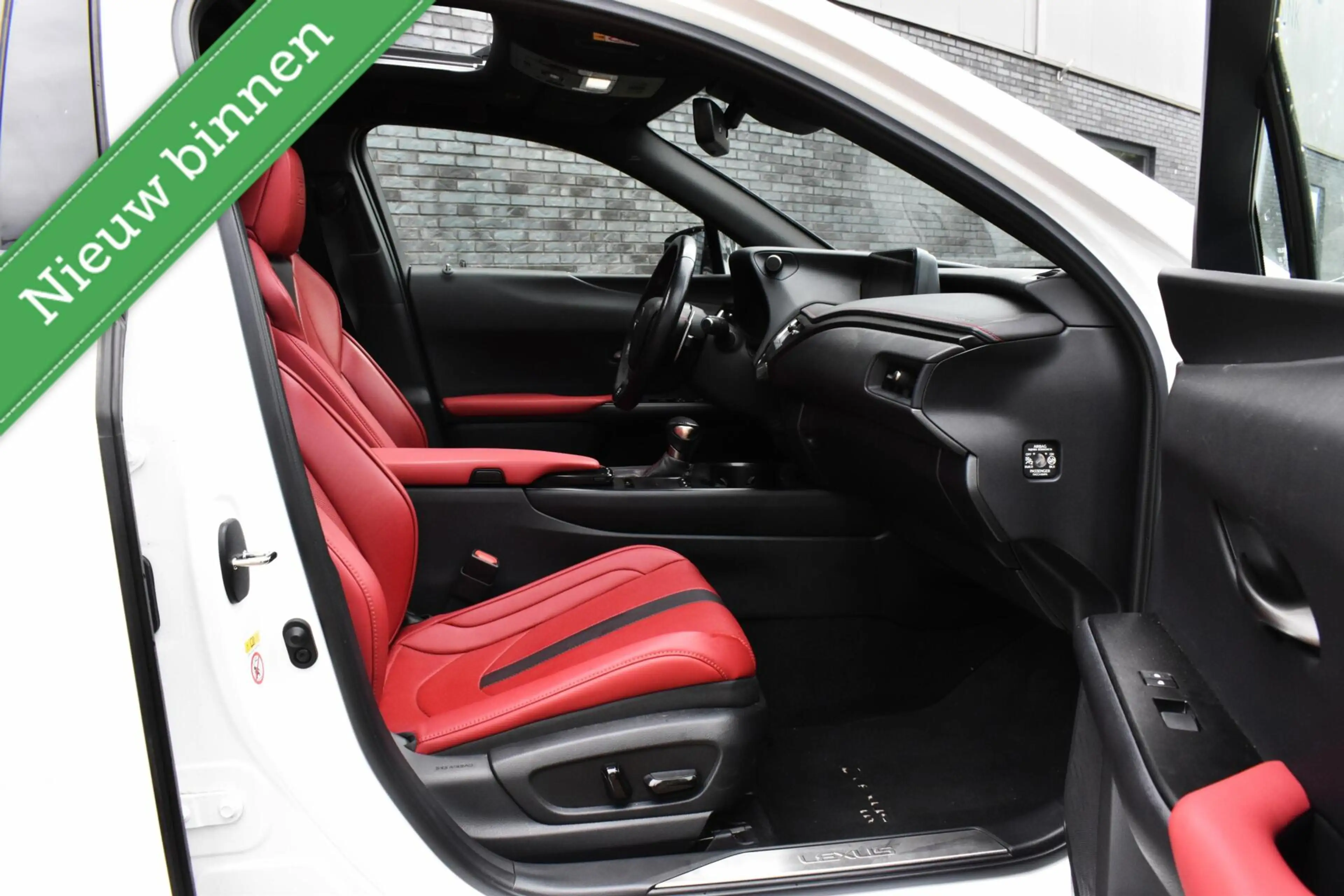 Lexus UX 250h F Sport PANORAMADAK/HEAD UP/LEDER/ETC.! — photo 14