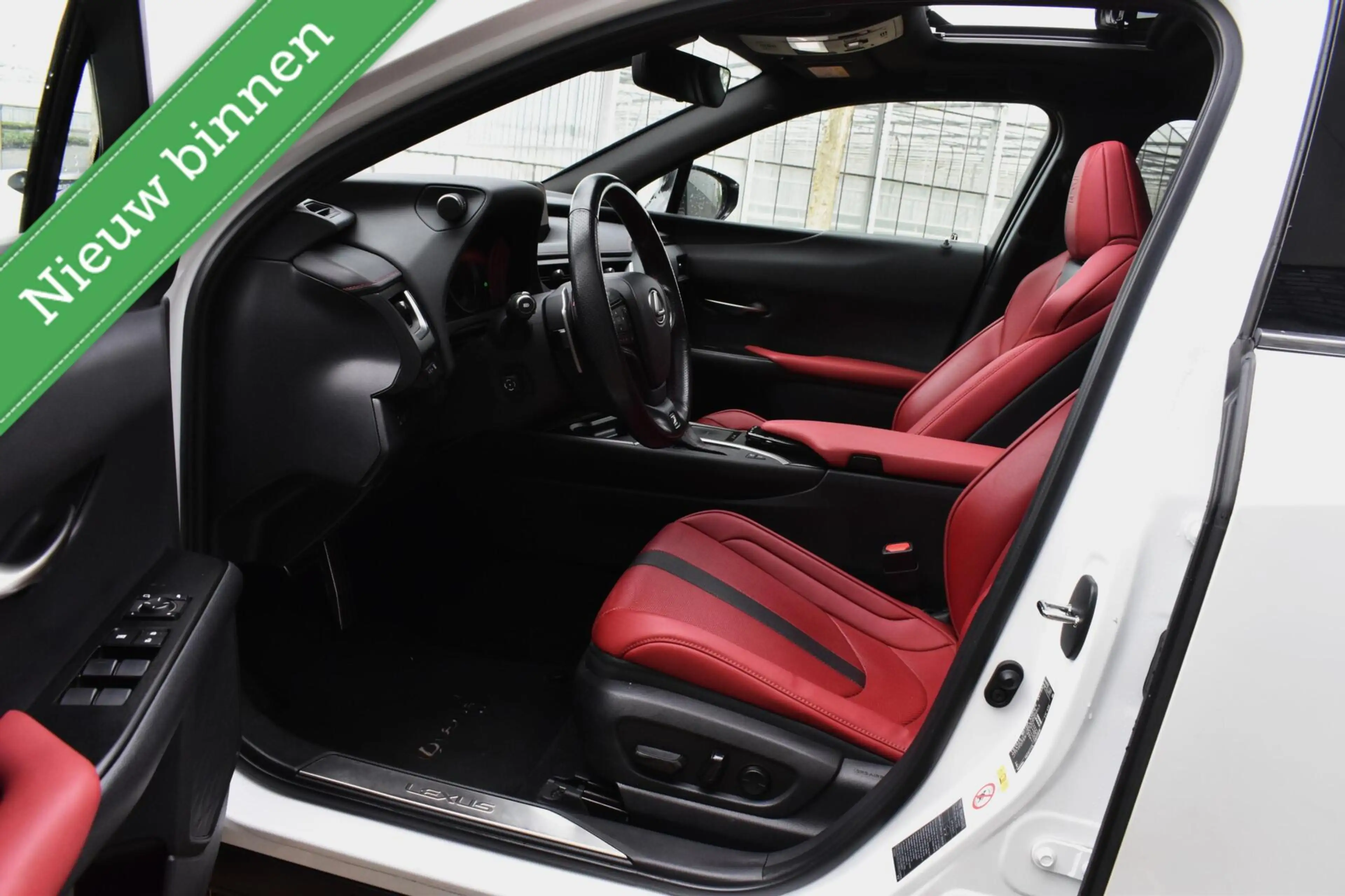 Lexus UX 250h F Sport PANORAMADAK/HEAD UP/LEDER/ETC.! — photo 5