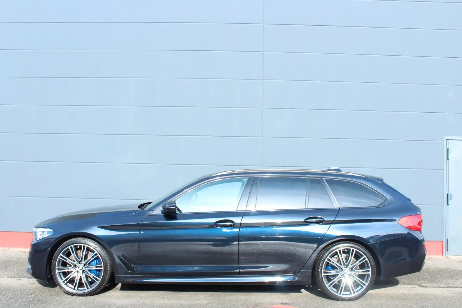 BMW 540 d Touring xDrive M Sport *4 Zone*Full LED* Schwarz - 2