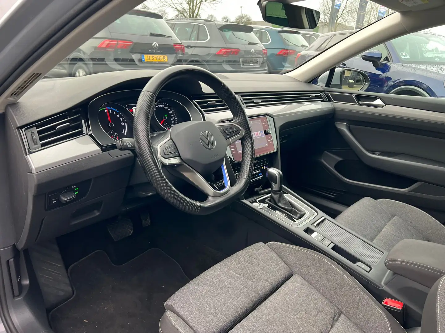 Volkswagen Passat Variant 1.4 TSI PHEV GTE Business trekhaak, navi, cruise, Grau - 2