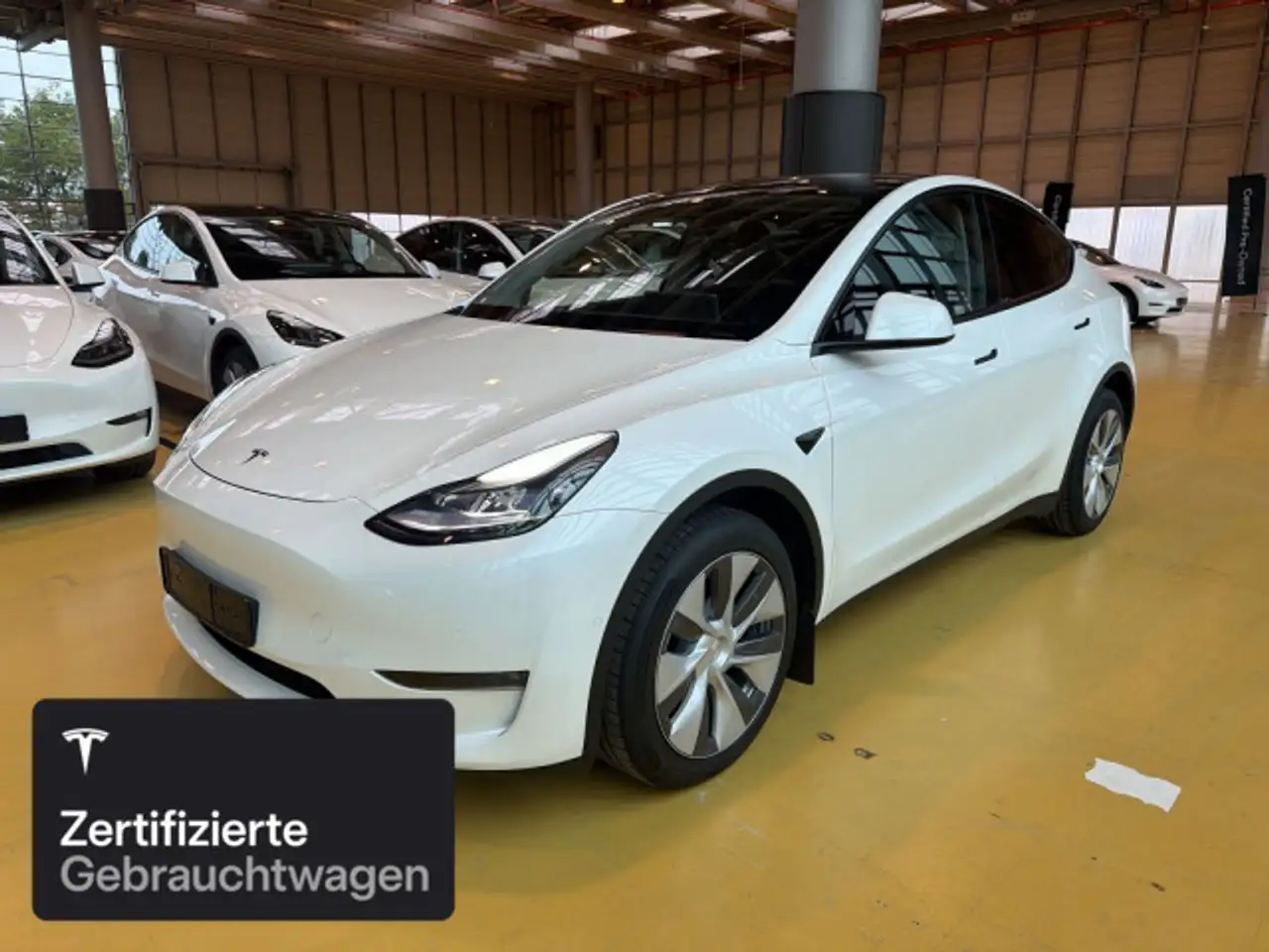 2022 Tesla Model Y Long Range AWD, photograph 2
