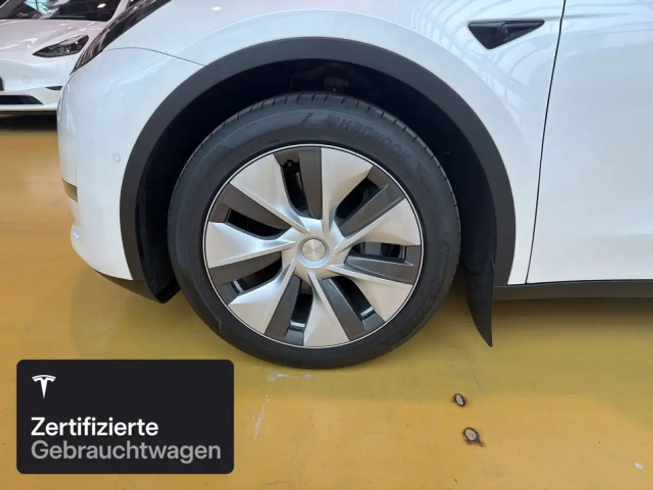 2022 Tesla Model Y Long Range AWD, photograph 7