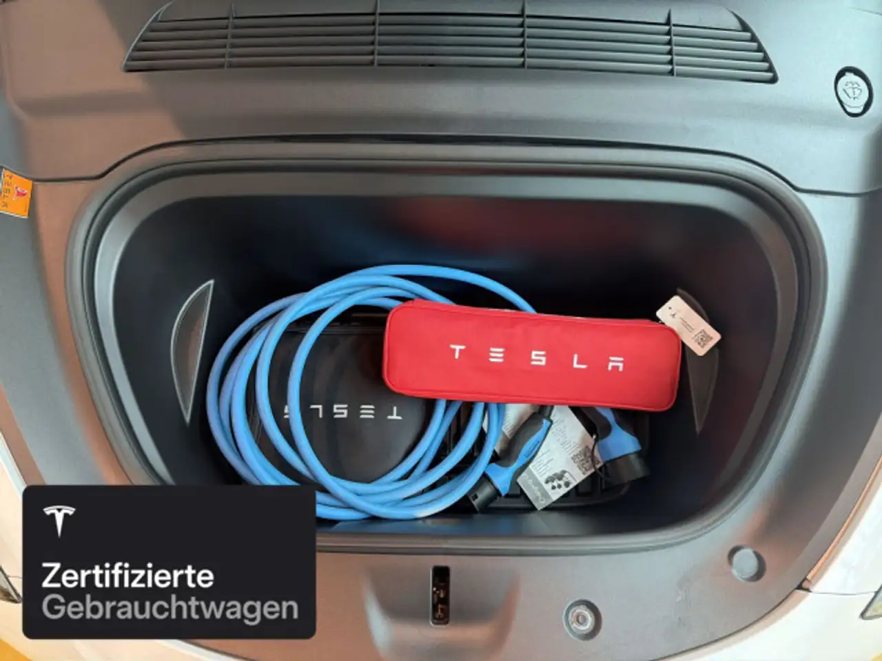2022 Tesla Model Y Long Range AWD, photograph 8