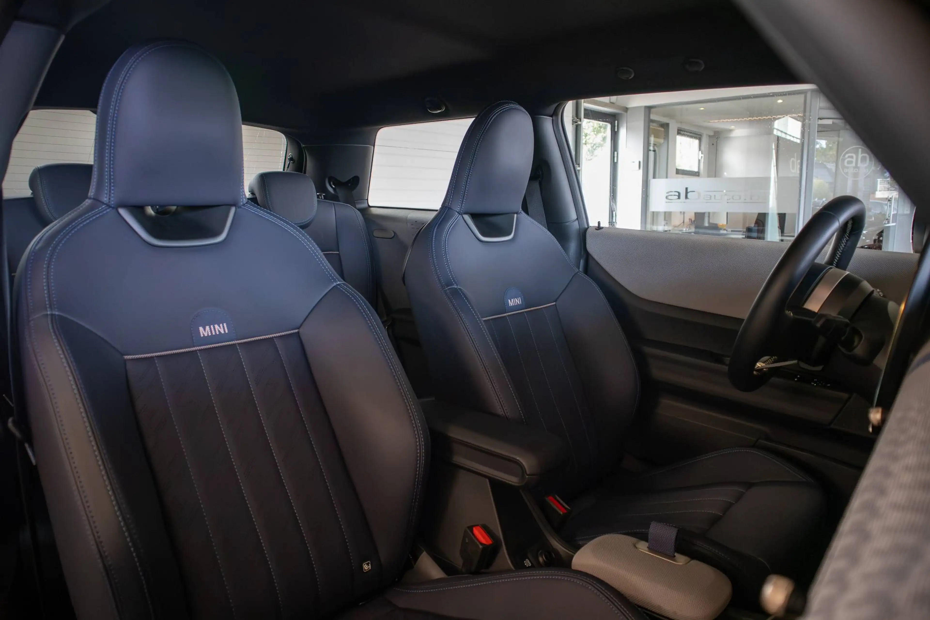 MINI Cooper C LED, CAMERA, SPORTZETELS, HARMAN KARDON, COMFORT ACCESS — photo 9