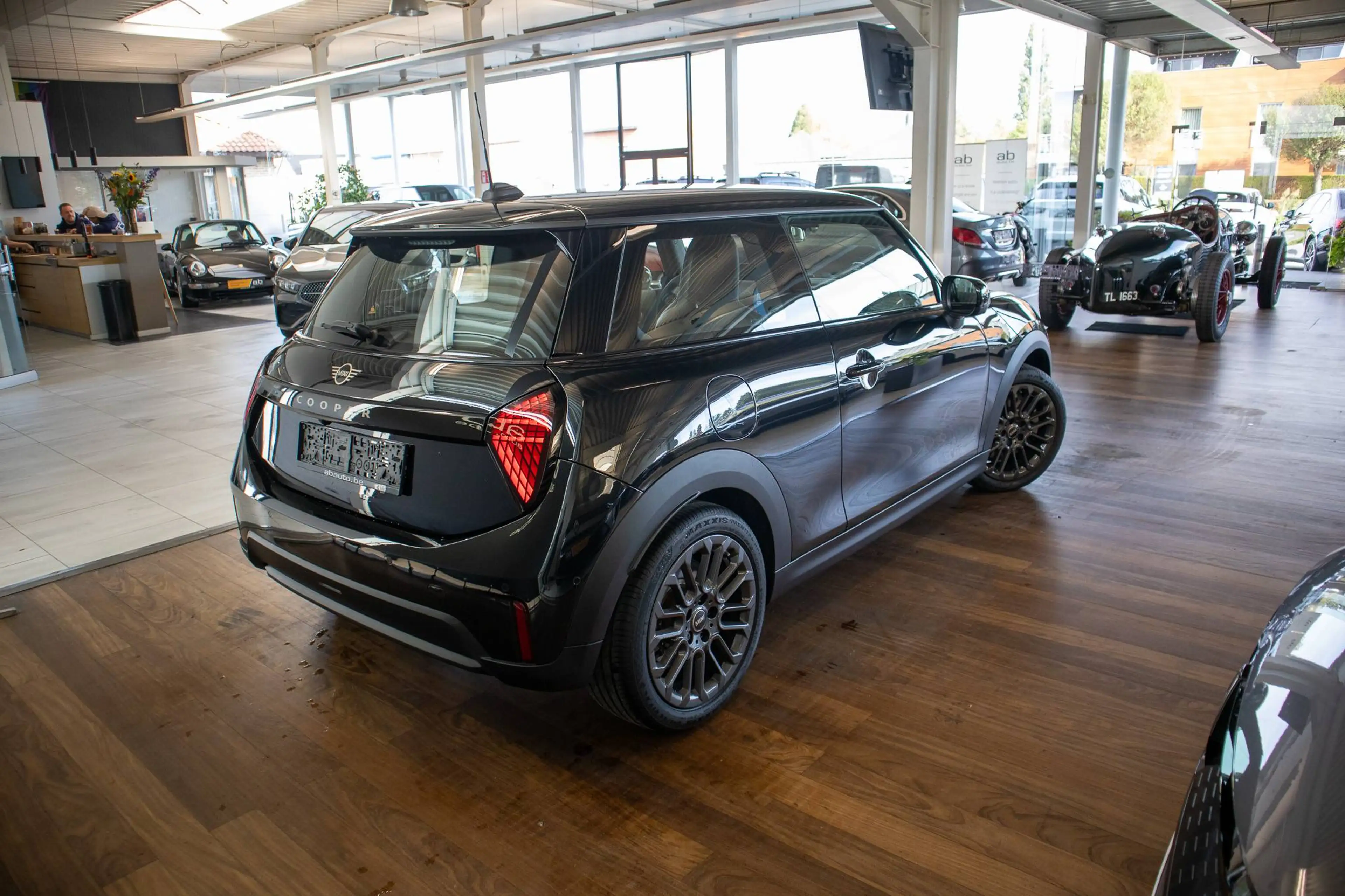 MINI Cooper C LED, CAMERA, SPORTZETELS, HARMAN KARDON, COMFORT ACCESS — photo 4