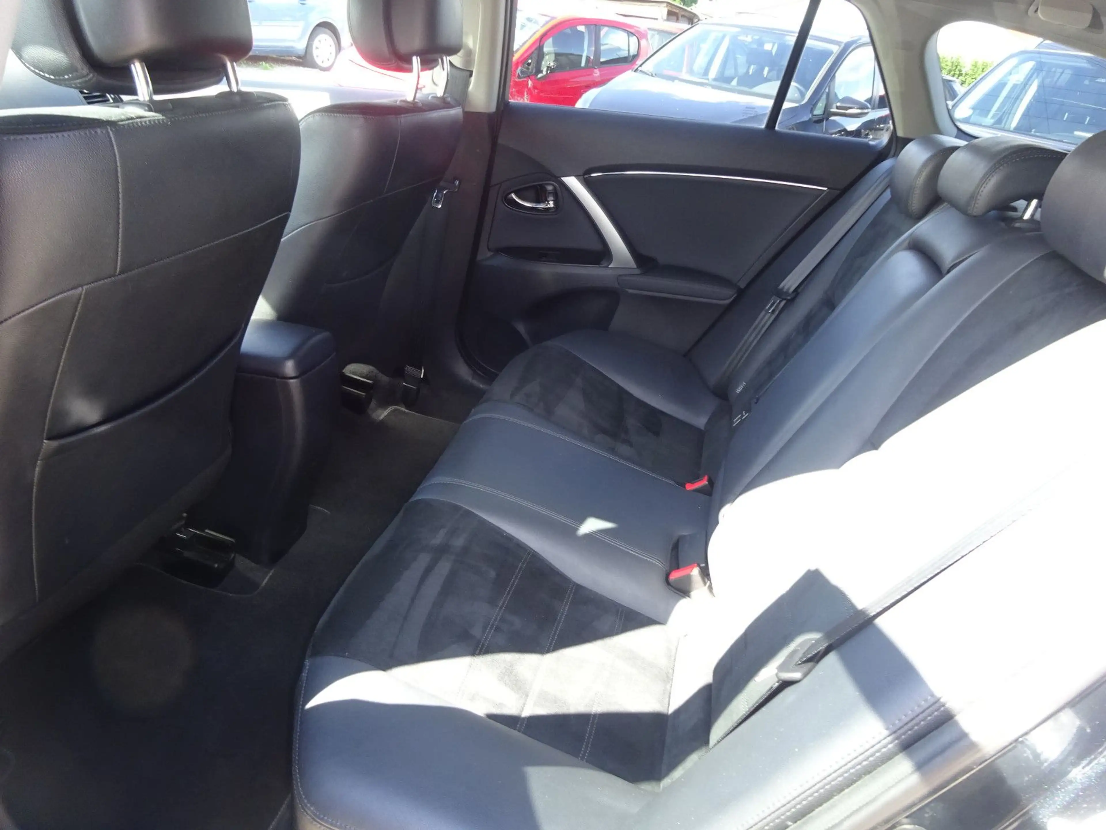 Toyota Avensis Kombi 2.0-l-D-4D Edition — photo 8