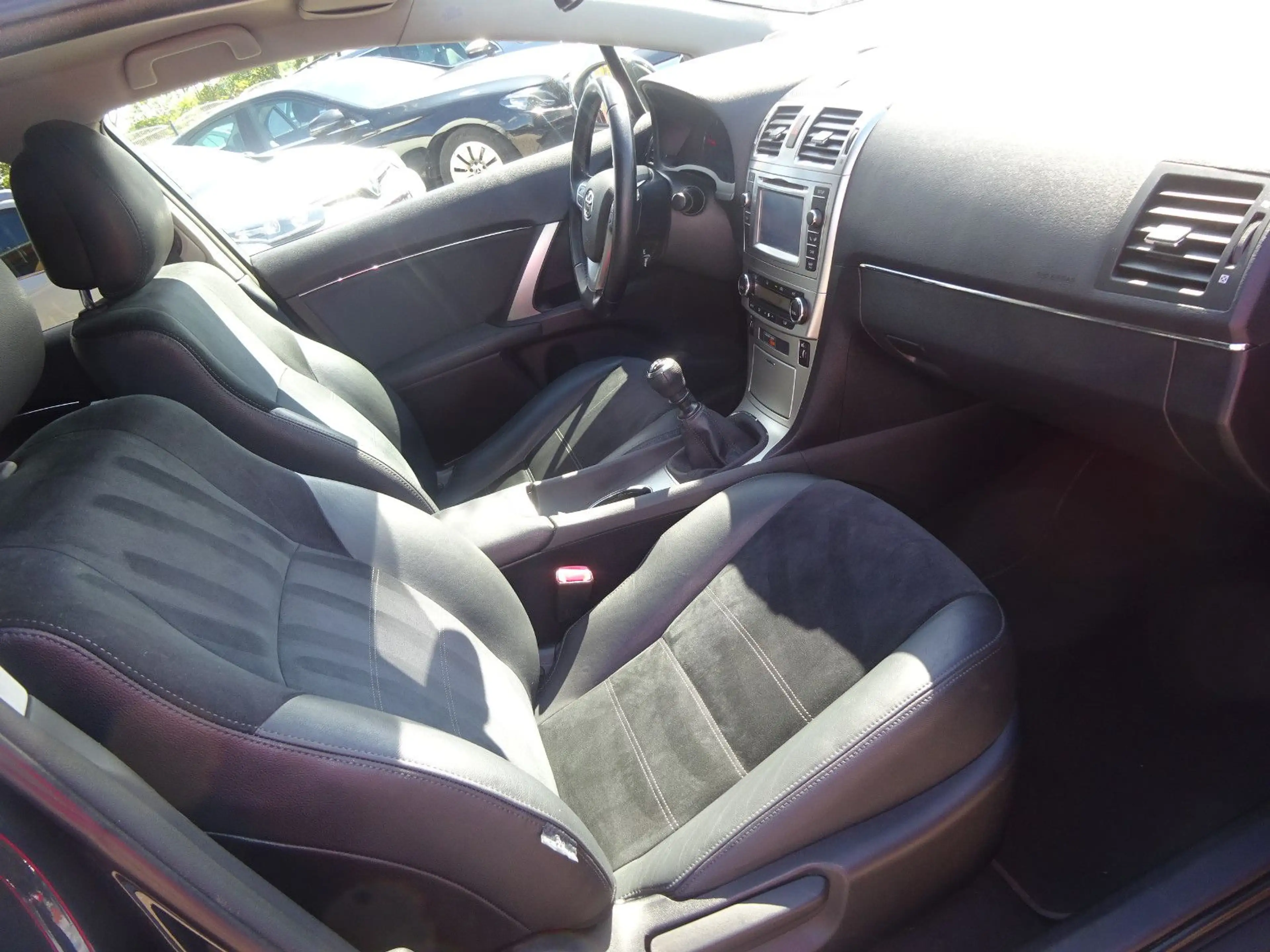 Toyota Avensis Kombi 2.0-l-D-4D Edition — photo 11