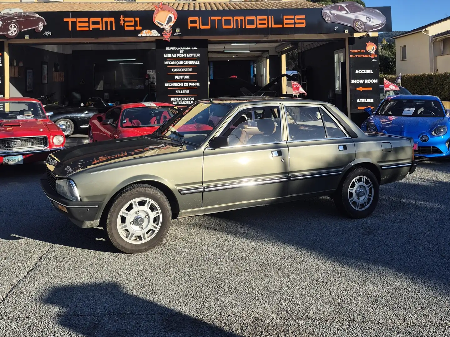 Peugeot 505 2.2i STI 115 Grau - 2