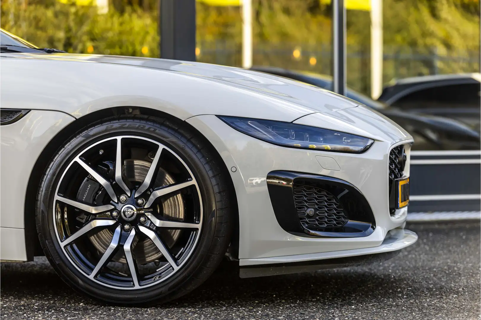 Jaguar F-Type P575 AWD R 75 Weiß - 2