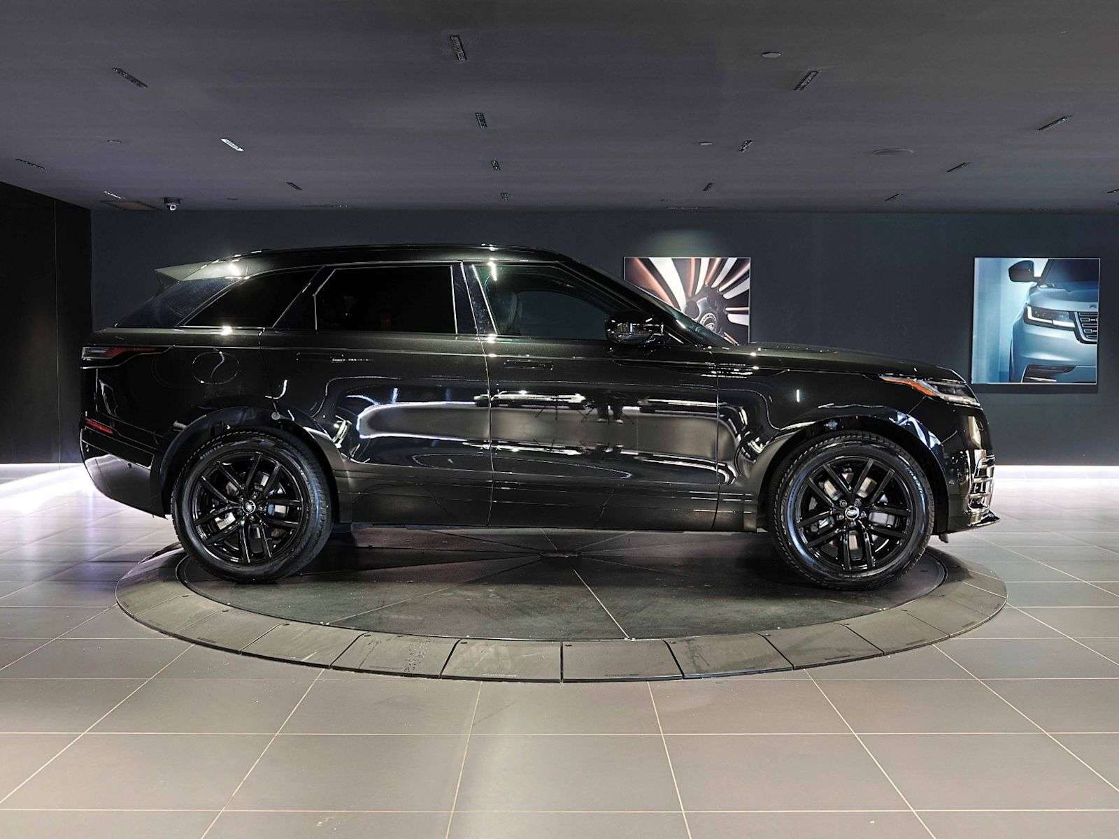 2026 Land Rover Range Rover Velar Dynamic SE | Sunroof | Navigation | Bluetooth | He — снимка 1