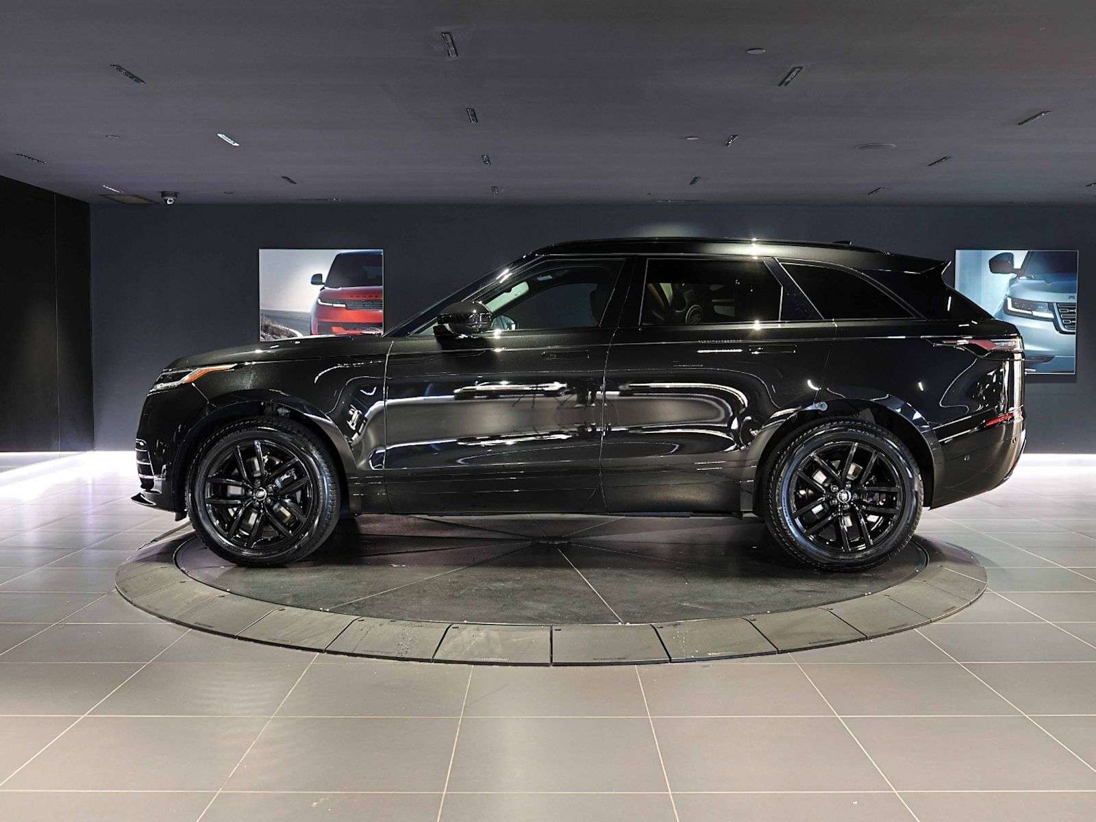 2026 Land Rover Range Rover Velar Dynamic SE | Sunroof | Navigation | Bluetooth | He — снимка 1