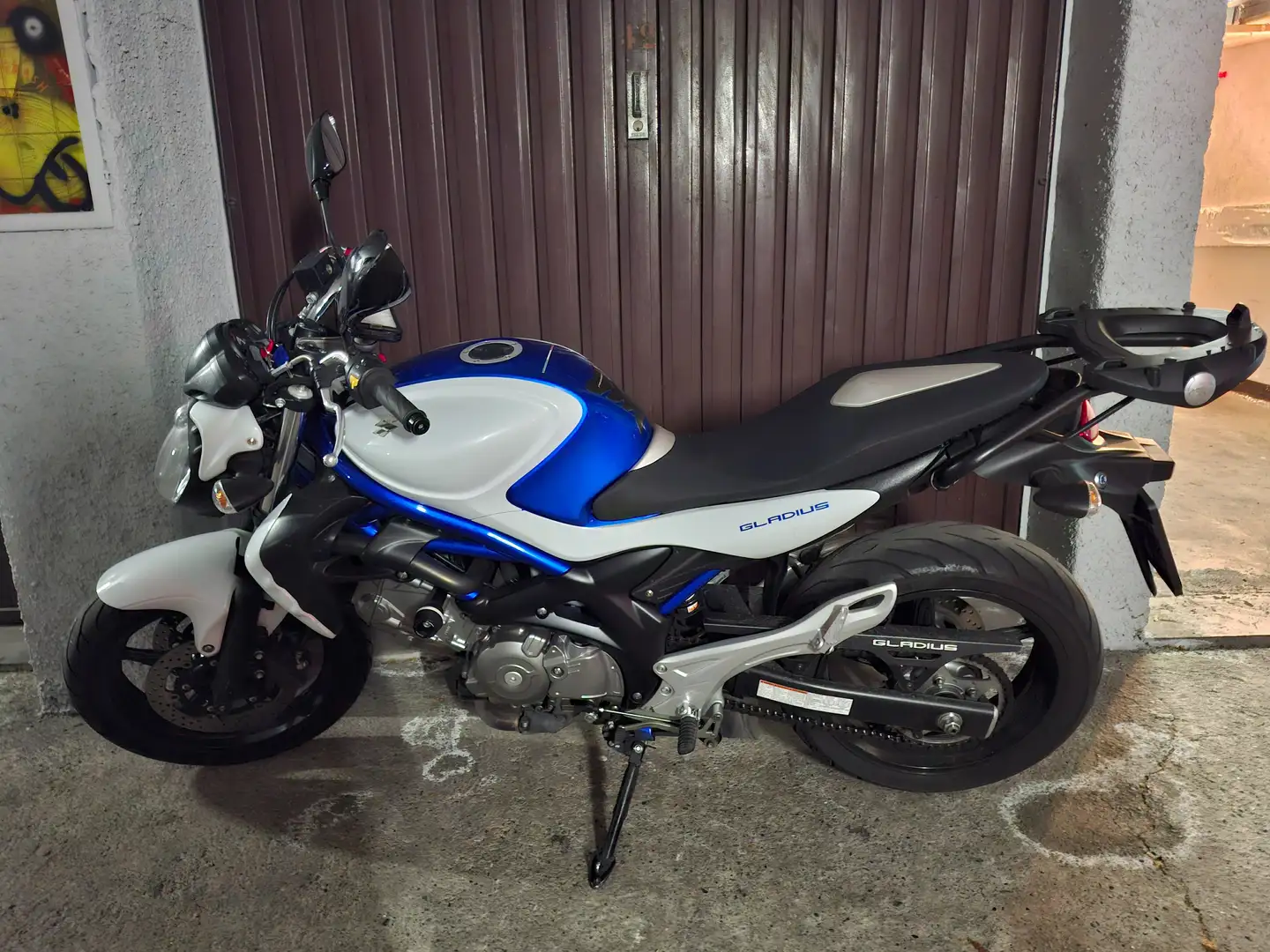 Suzuki Gladius 650 Kék - 2