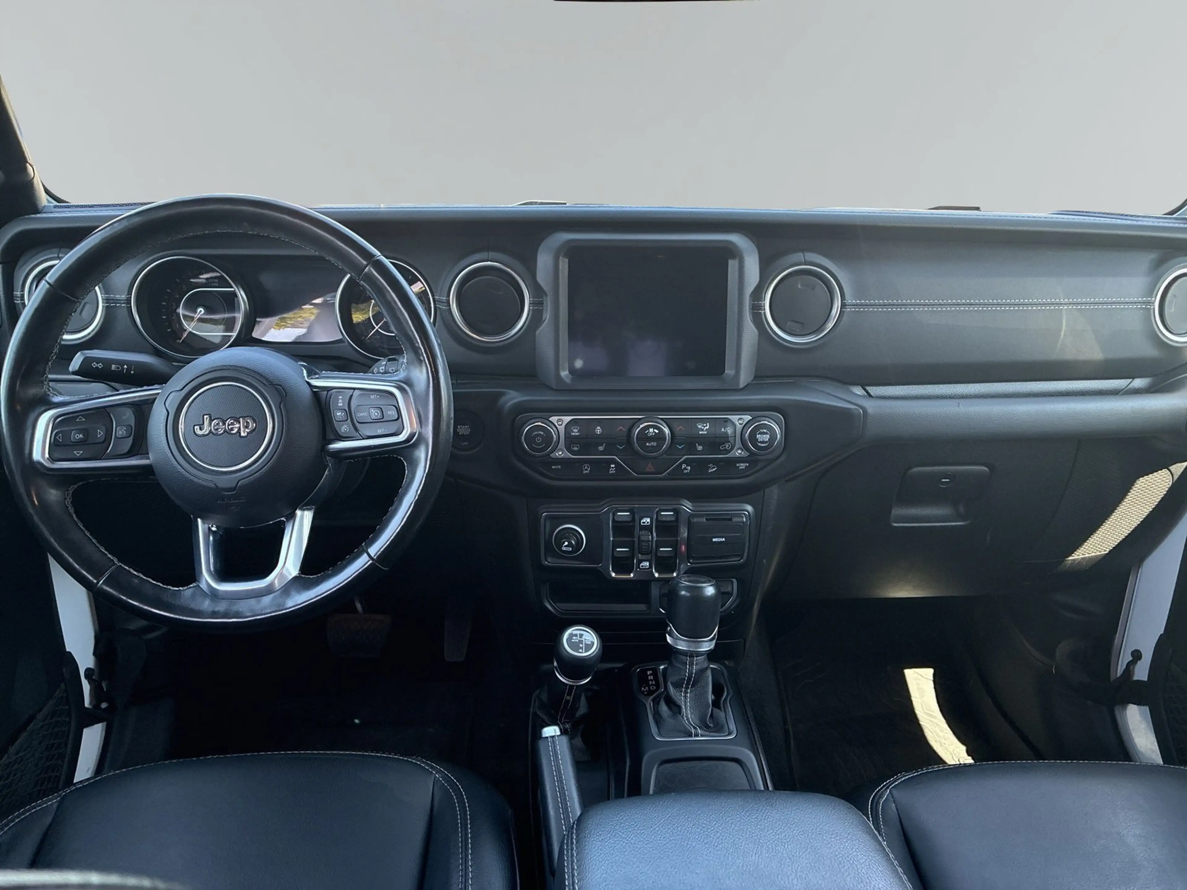 Jeep Wrangler Unlimited Overland *NAVI.AHK.RFK* — photo 11