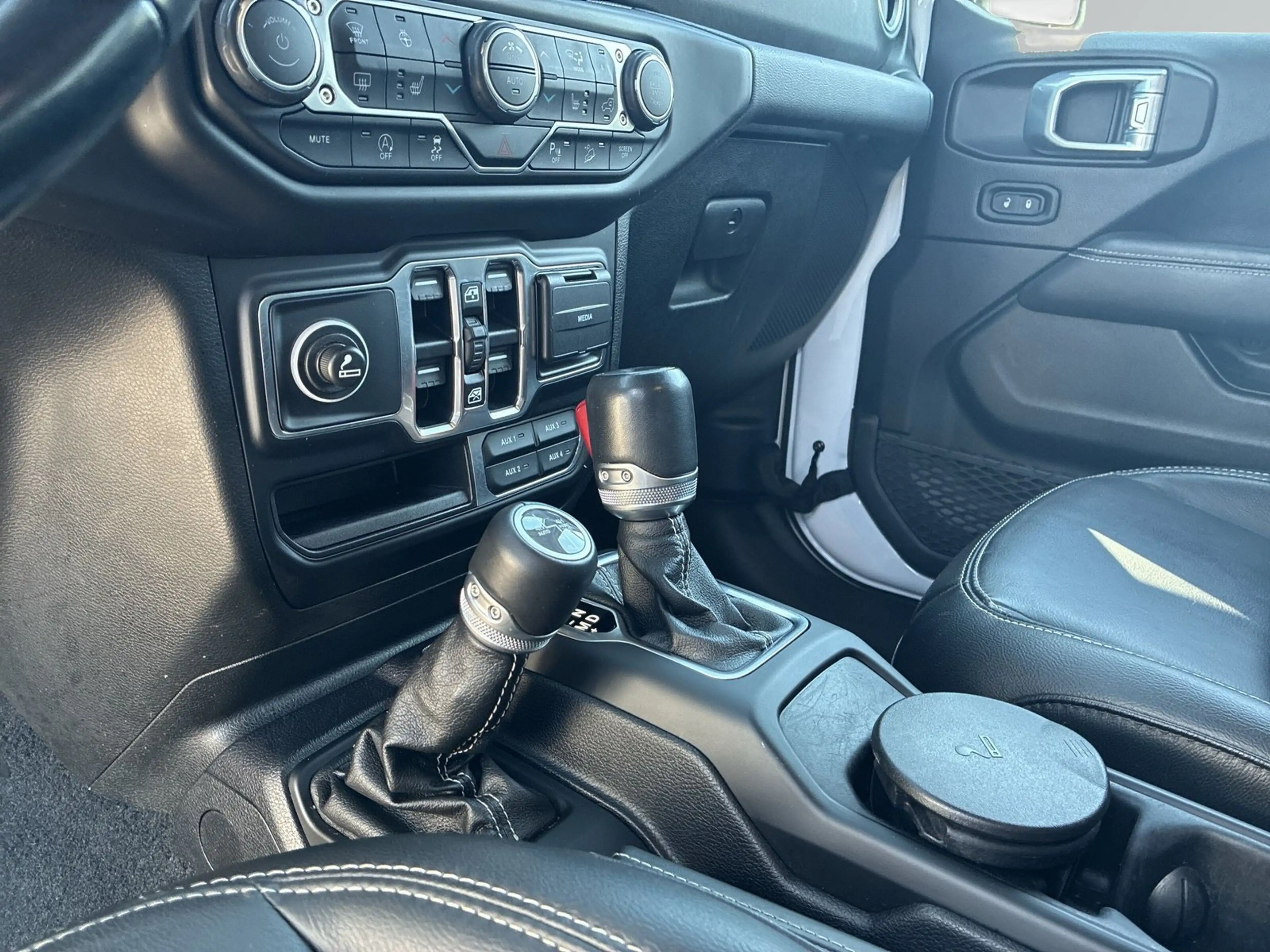 Jeep Wrangler Unlimited Overland *NAVI.AHK.RFK* — photo 14
